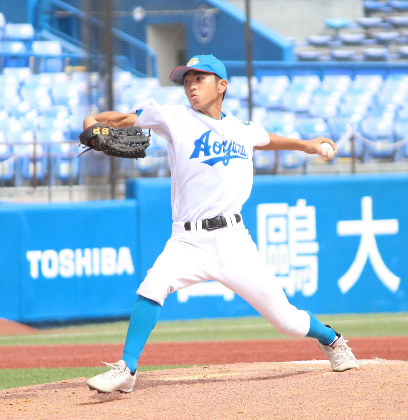 日大豊山対青山学院　2番手でマウンドに上がった青山学院・沼田（撮影・保坂恭子）