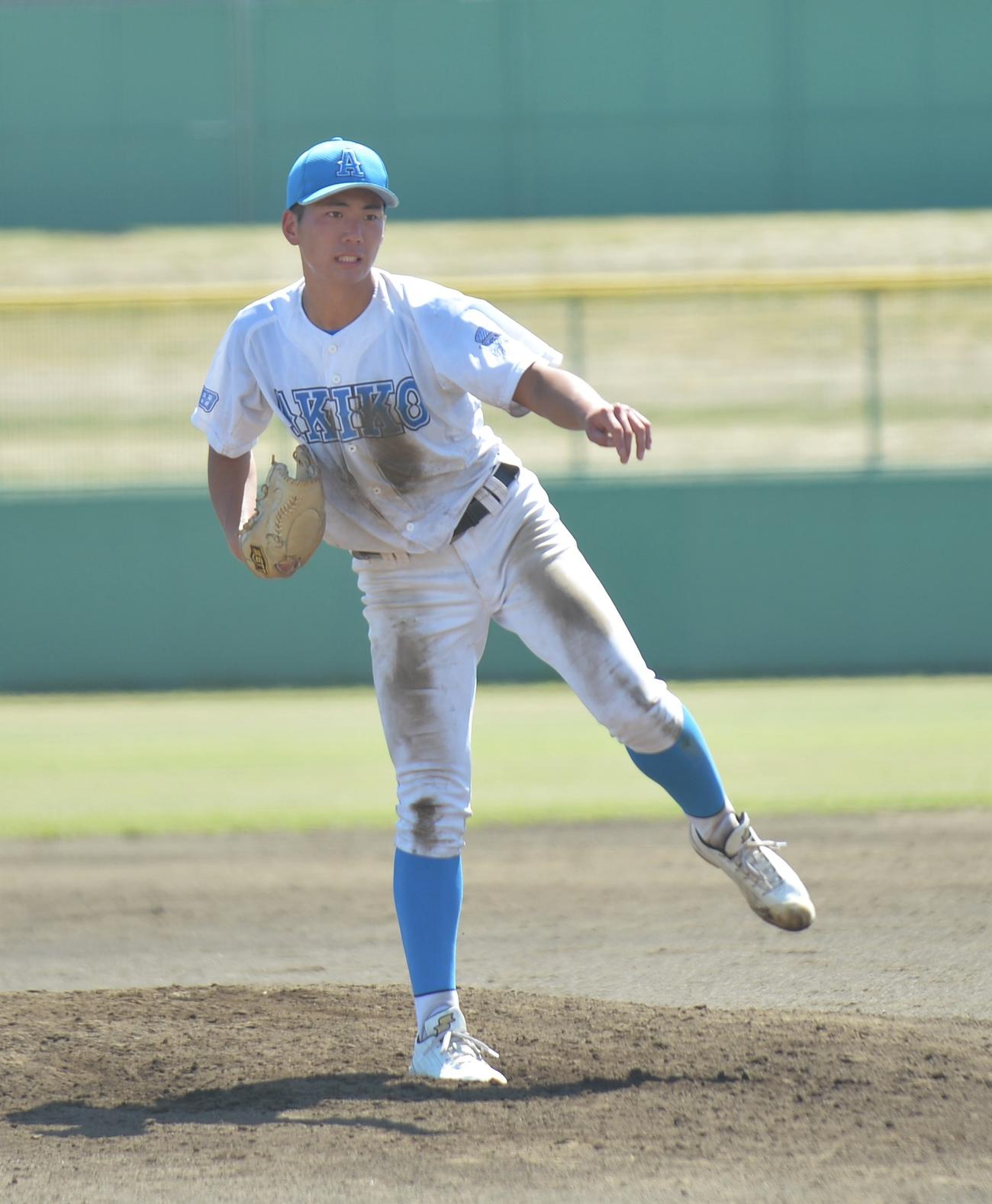 先発し5回を無失点に抑えた秋田工・富野（撮影・佐藤究）