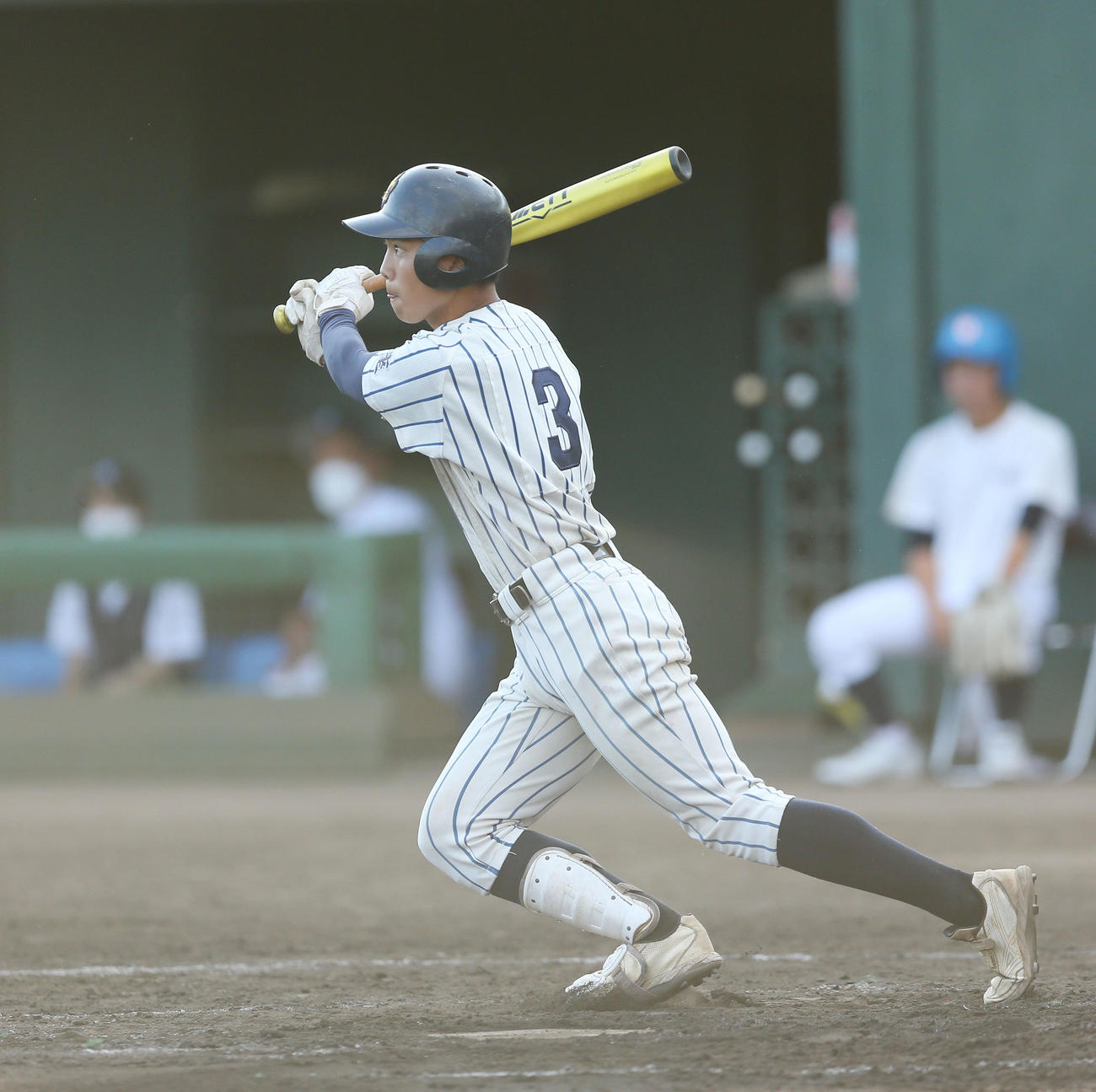 立教新座対熊谷工　7回表立教新座2死一、三塁、適時打を放つ木村（撮影・宮地輝）