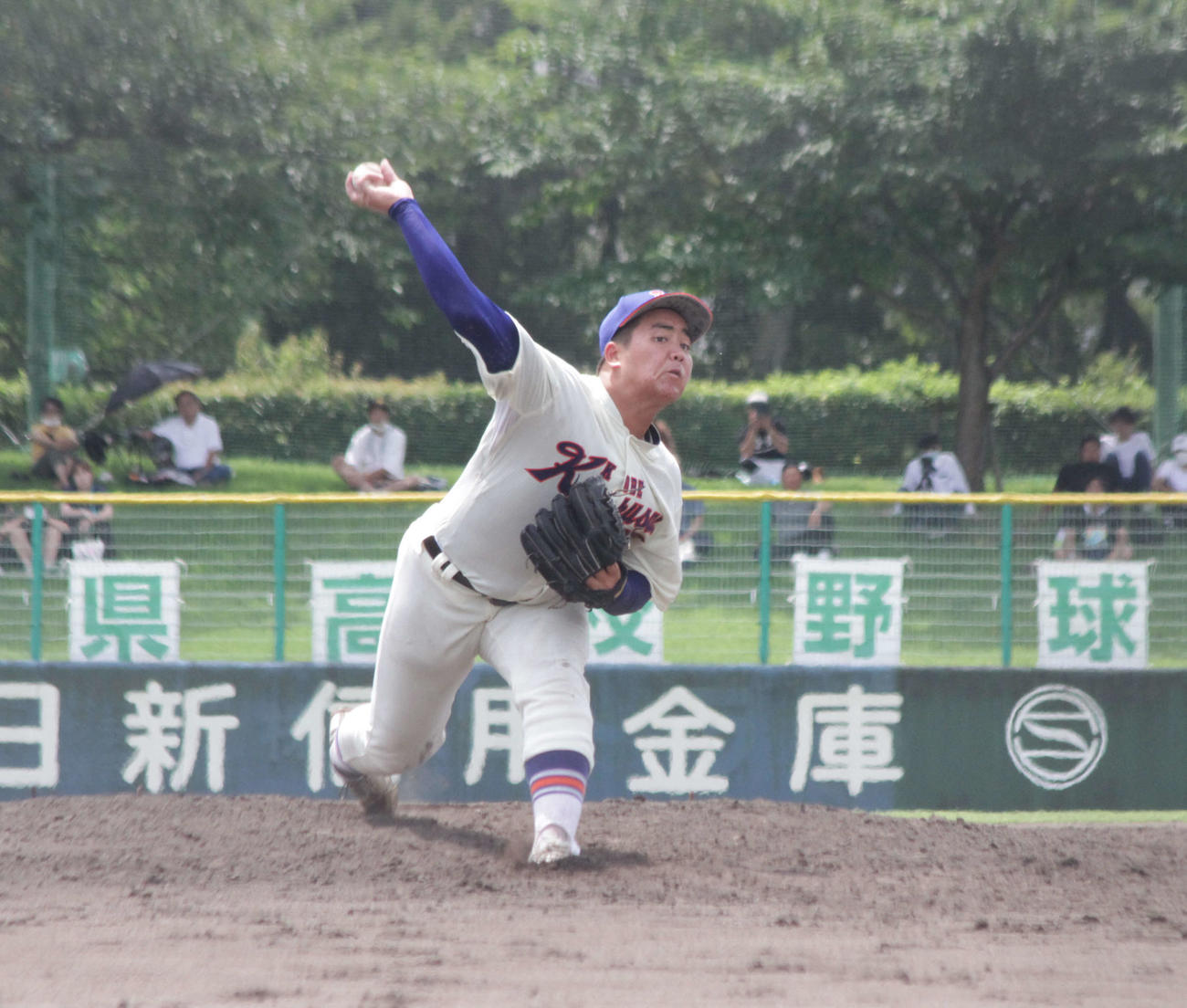 神戸国際大付1年生右腕の津嘉山が6回から奮闘した