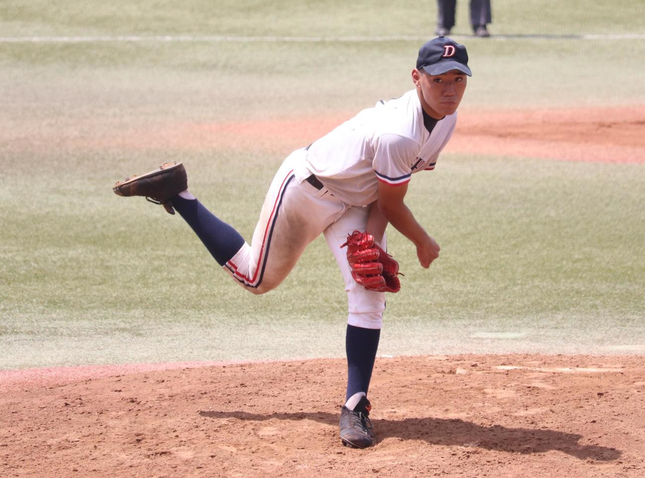 寒川対大師　先発し、力投する大師・沢田寛太投手（撮影・阿部泰斉）