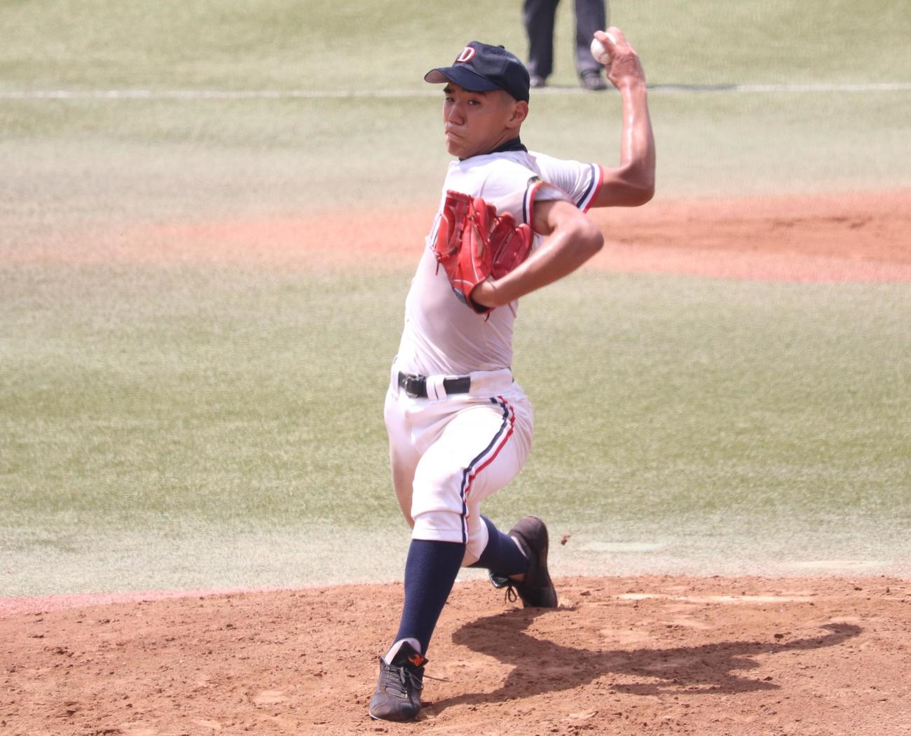 寒川対大師　先発し、力投する大師・沢田寛太投手（撮影・阿部泰斉）