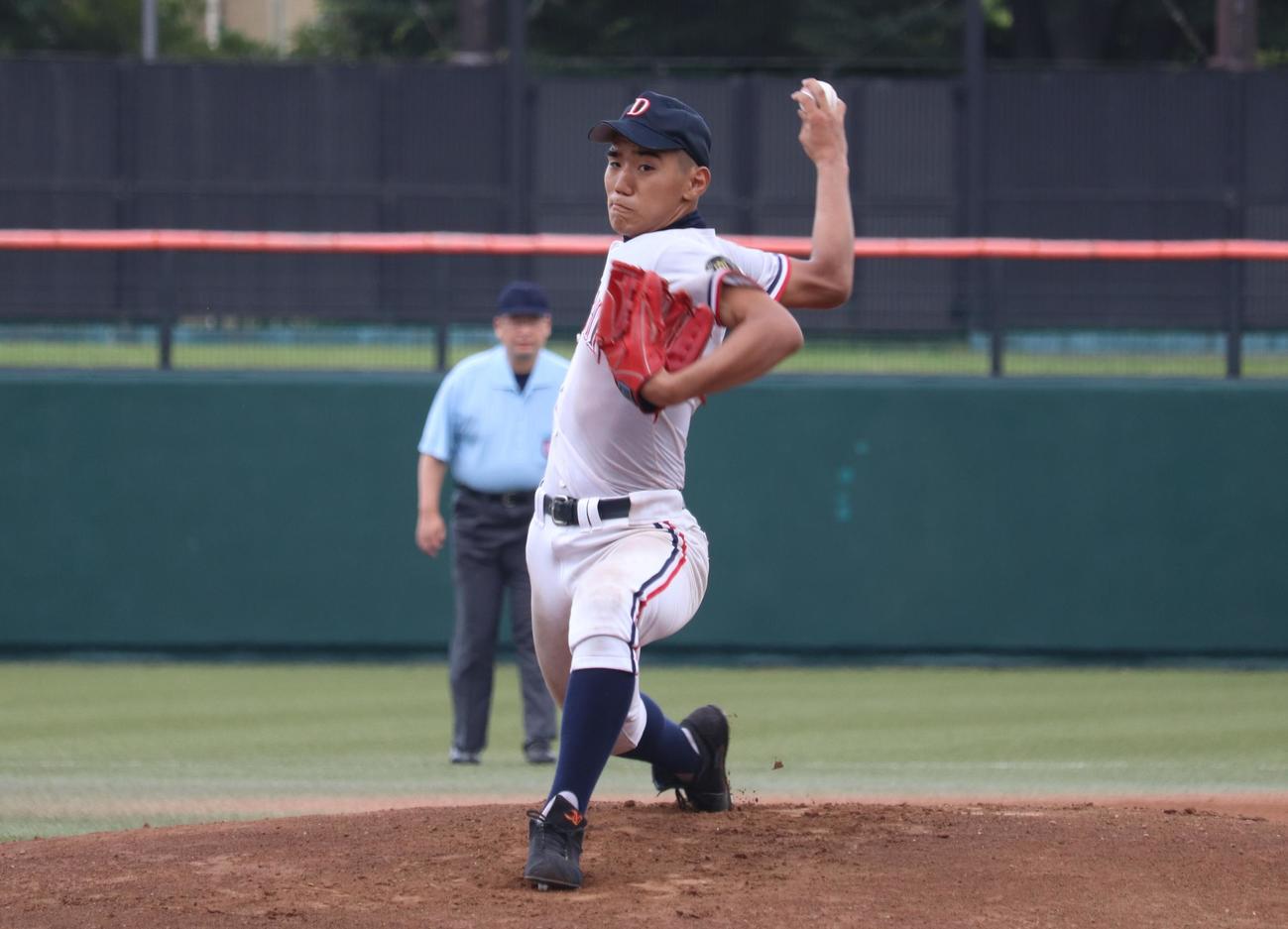 寒川対大師　先発し、力投する大師・沢田寛太投手（撮影・阿部泰斉）