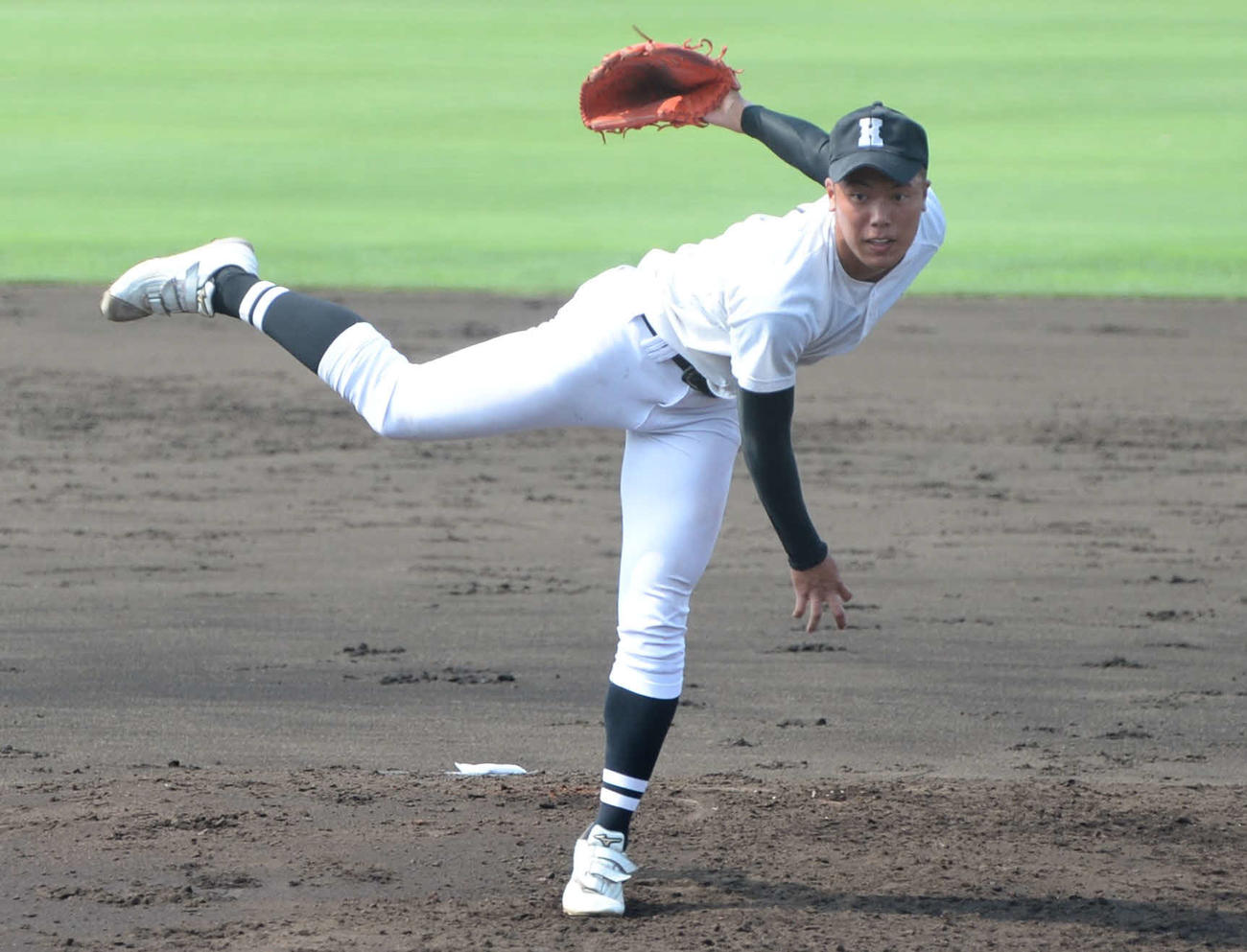 飯塚戦に先発する小倉・吉川（撮影・只松憲）