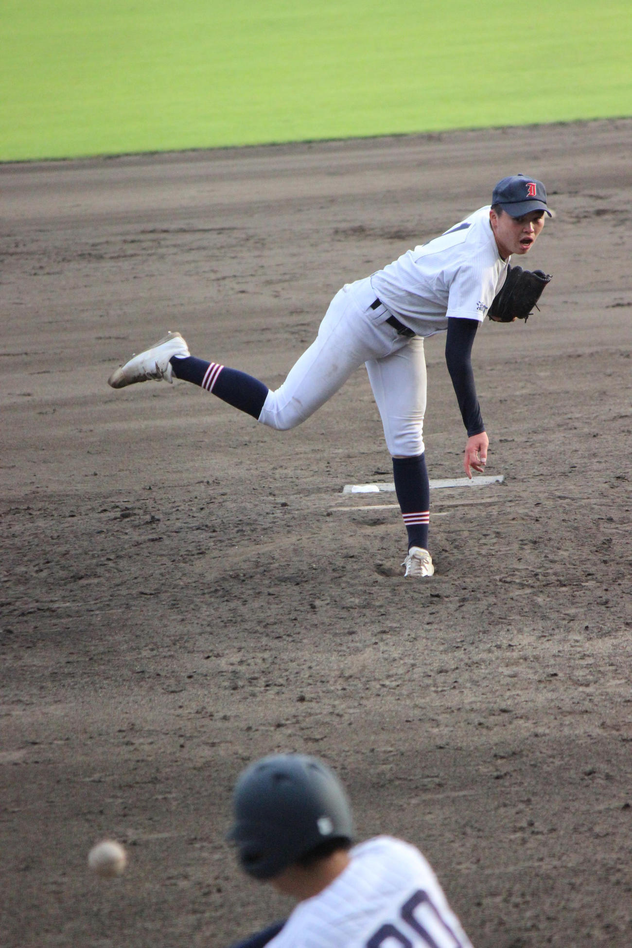 滋賀学園戦で11回を150球完投勝利した伊吹・福井（撮影・柏原誠）