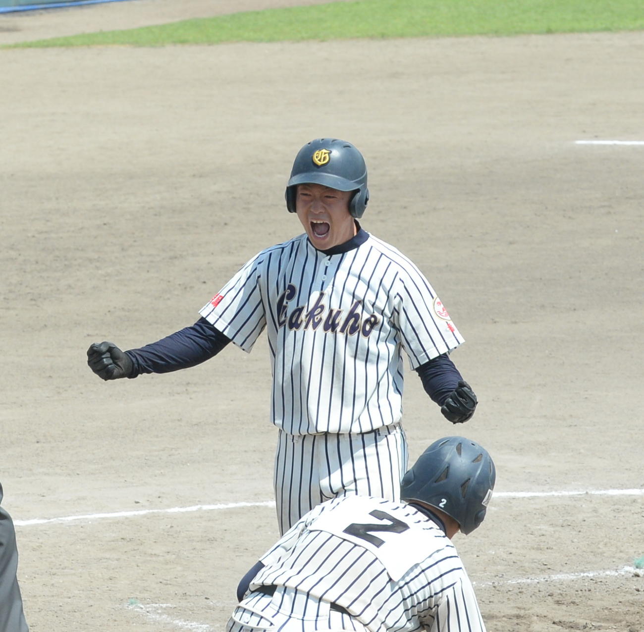 5回、生還して雄たけびを上げる会津学鳳・小川