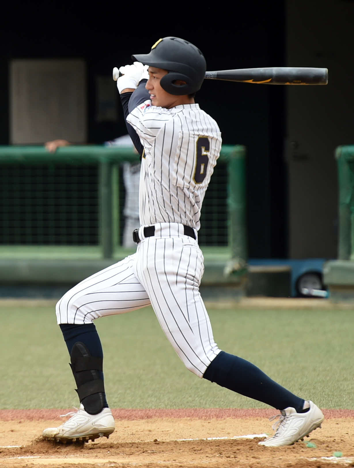 1回、先制中前適時打を放つ仙台城南・対馬