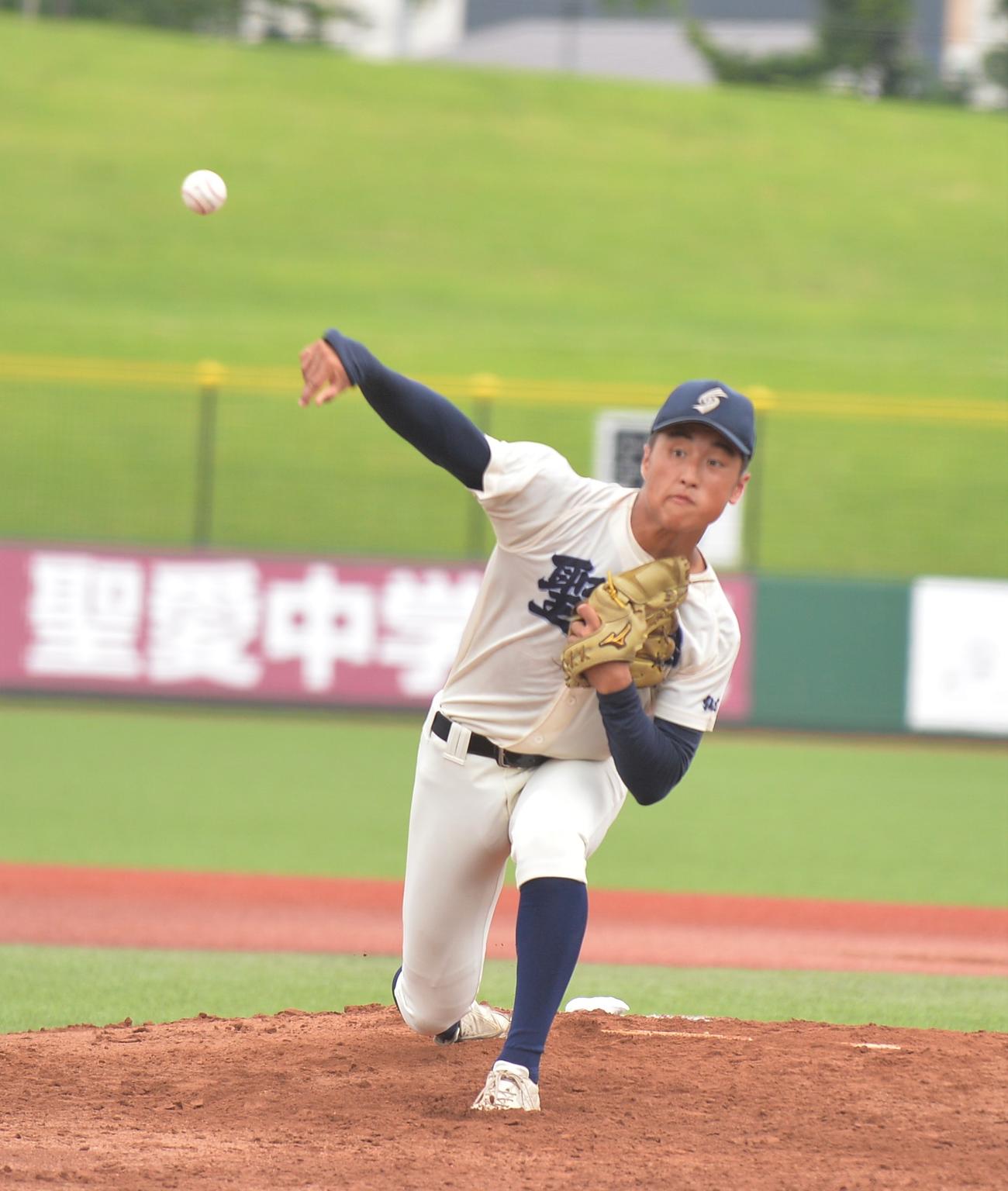 弘前学院聖愛対八戸西　先発し3回を完全に抑えた弘前学院聖愛・津川（撮影・佐藤究）