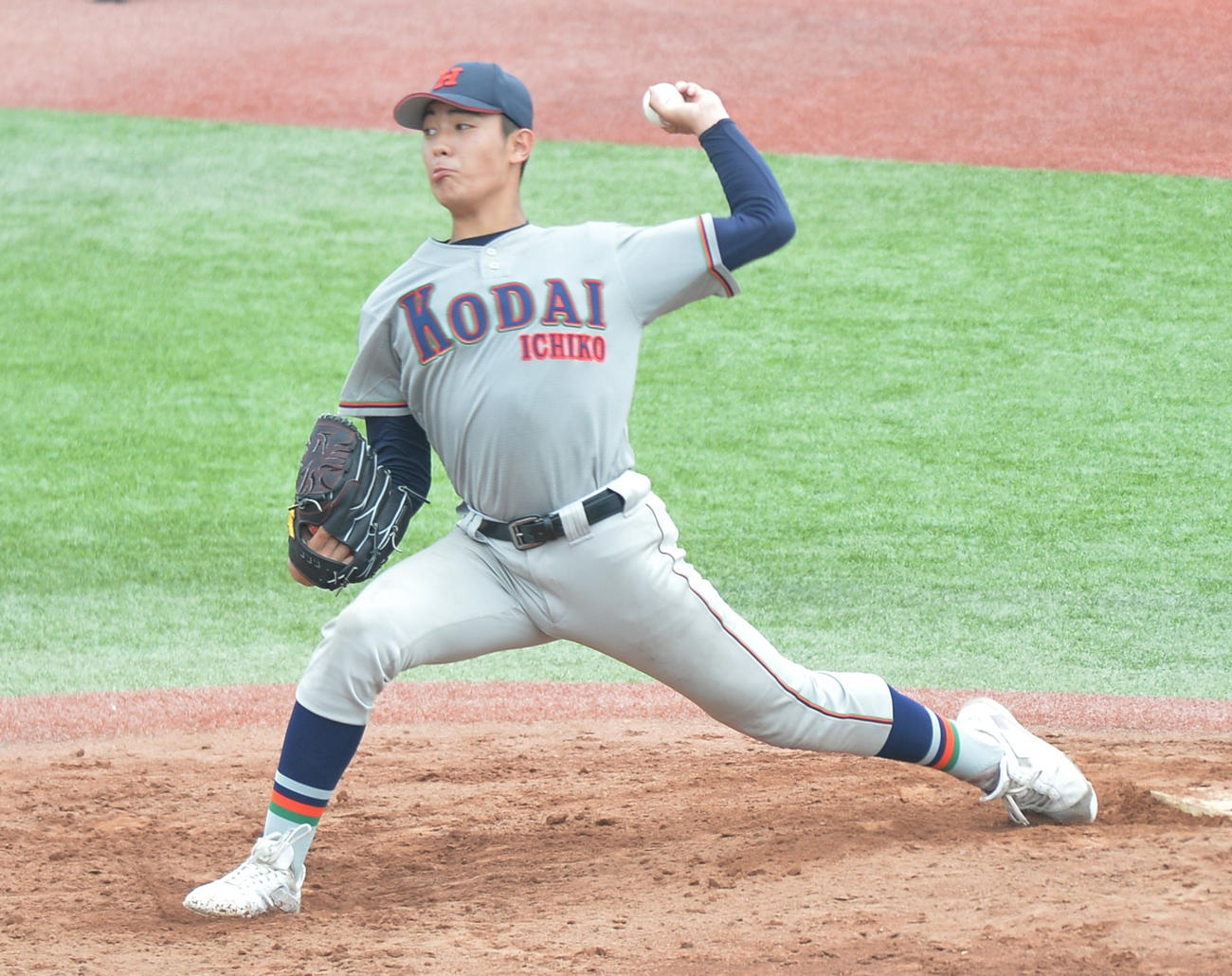 2番手で登板した八戸工大一・金渕
