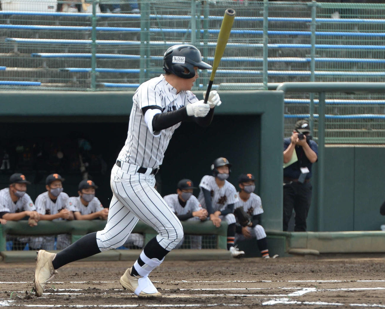 九州学院対東稜　1回の第1打席で中前打を放つ九州学院・村上慶太（撮影・只松憲）