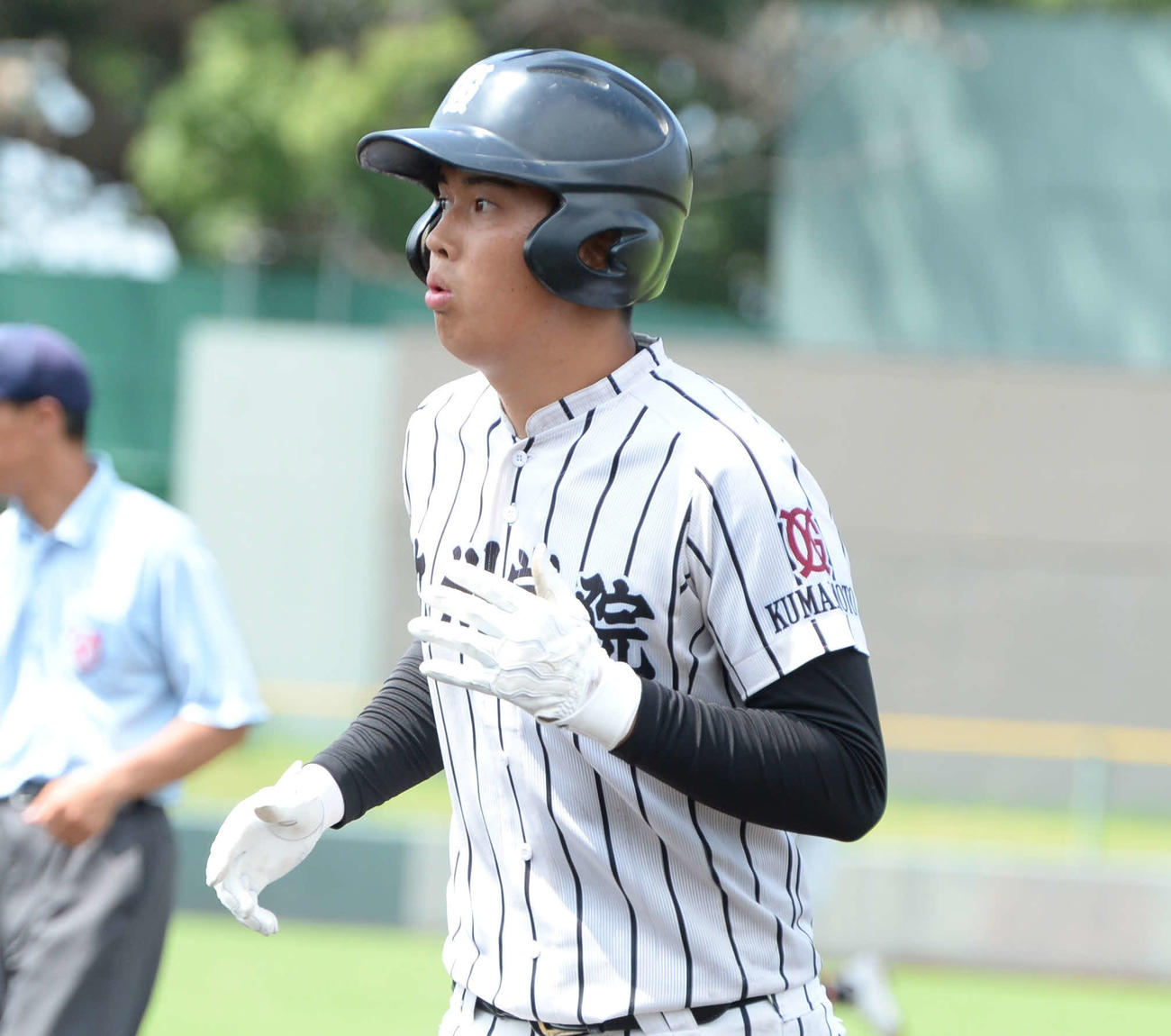 九州学院対東稜　4回の第3打席で右飛に倒れ、ベンチに戻る九州学院・村上慶太（撮影・只松憲）