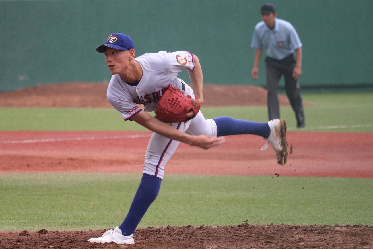 江戸崎総合対明秀学園日立　5回にリリーフのマウンドに立ち、1回を1安打2四死球ながら、無失点に抑えた明秀学園日立のエース・猪俣（撮影・保坂淑子）