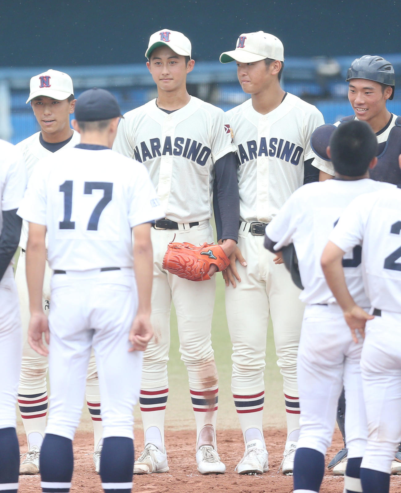 船橋対習志野　船橋を1安打のみに抑えた習志野・吉川（左から2番目）（撮影・宮地輝）