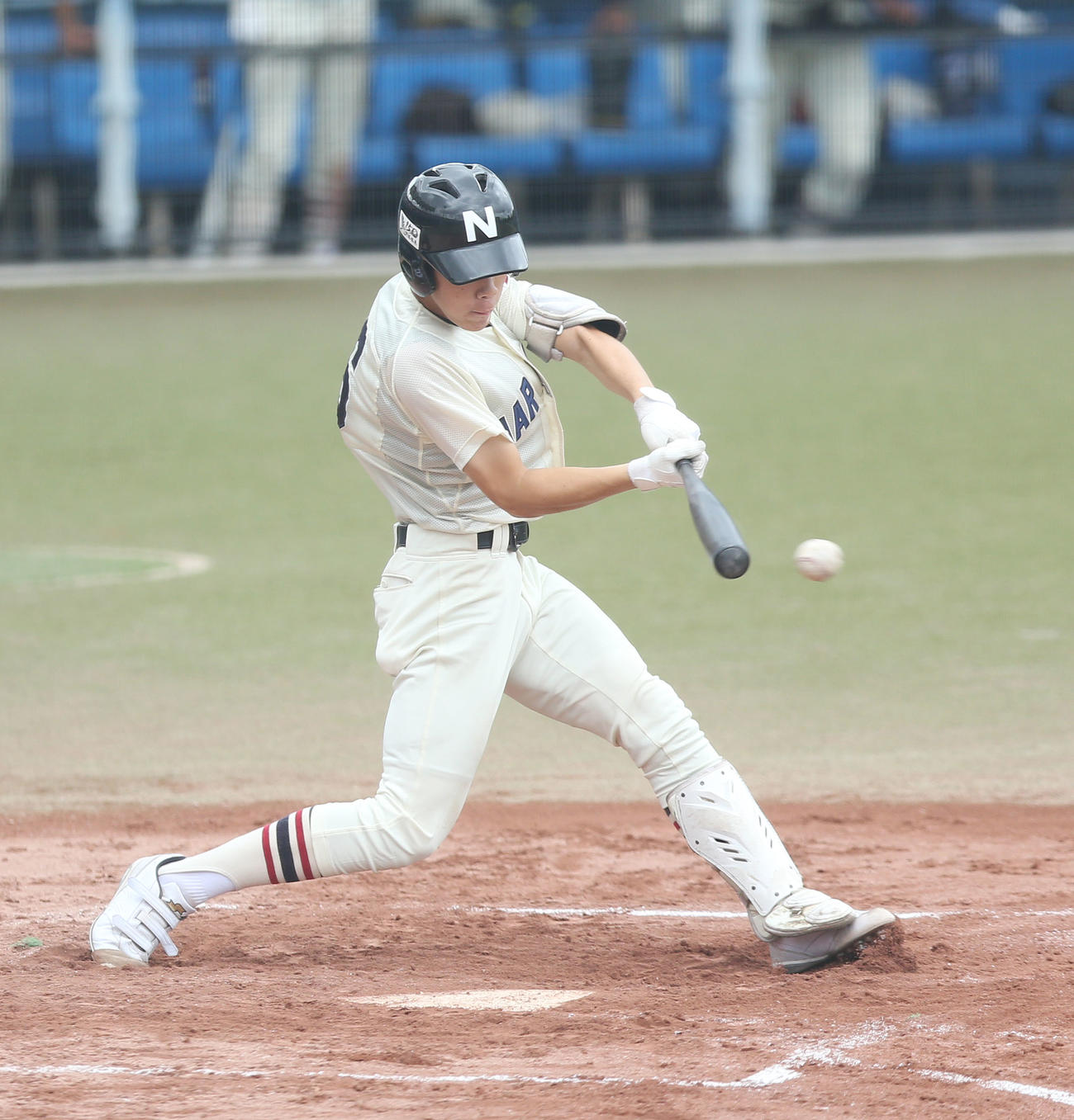 船橋対習志野　2回裏習志野無死一、三塁、適時打を放つ成田（撮影・宮地輝）