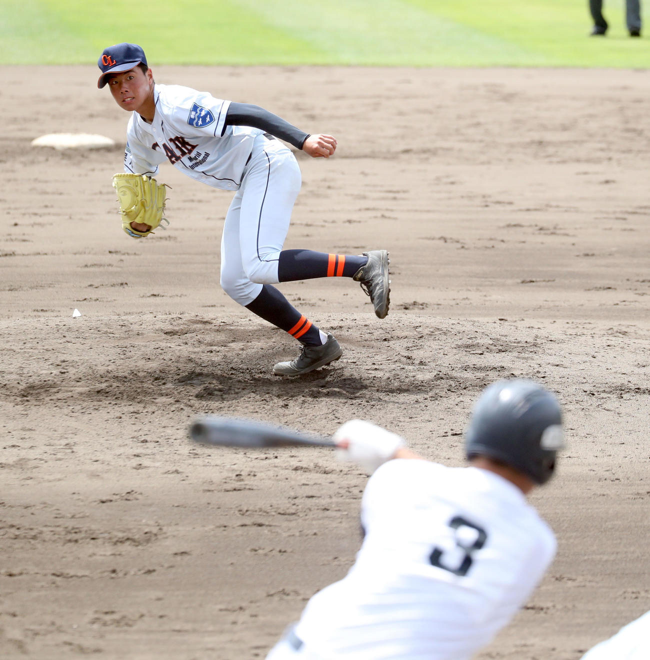 釧路明輝対クラーク　5回表釧路明輝2死、山中は大野を三振にとる（撮影・佐藤翔太）