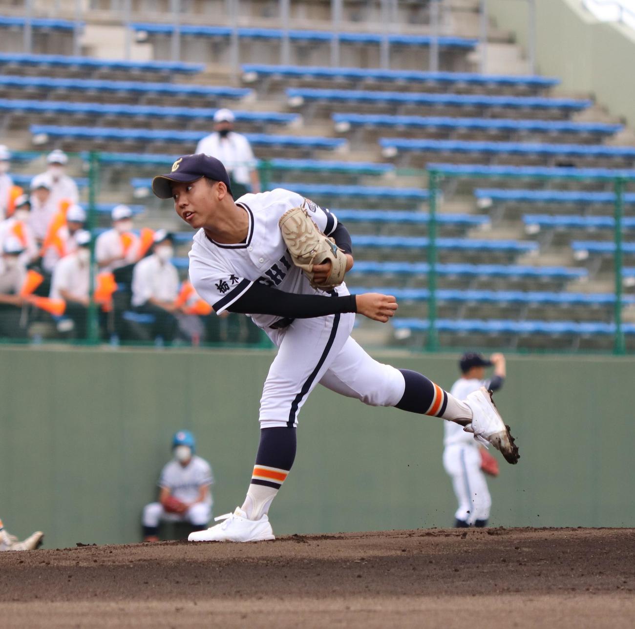 栃木工対宇都宮白楊　7回を投げ7安打2失点で完投した栃木工・先発の赤羽根（撮影・星夏穂）