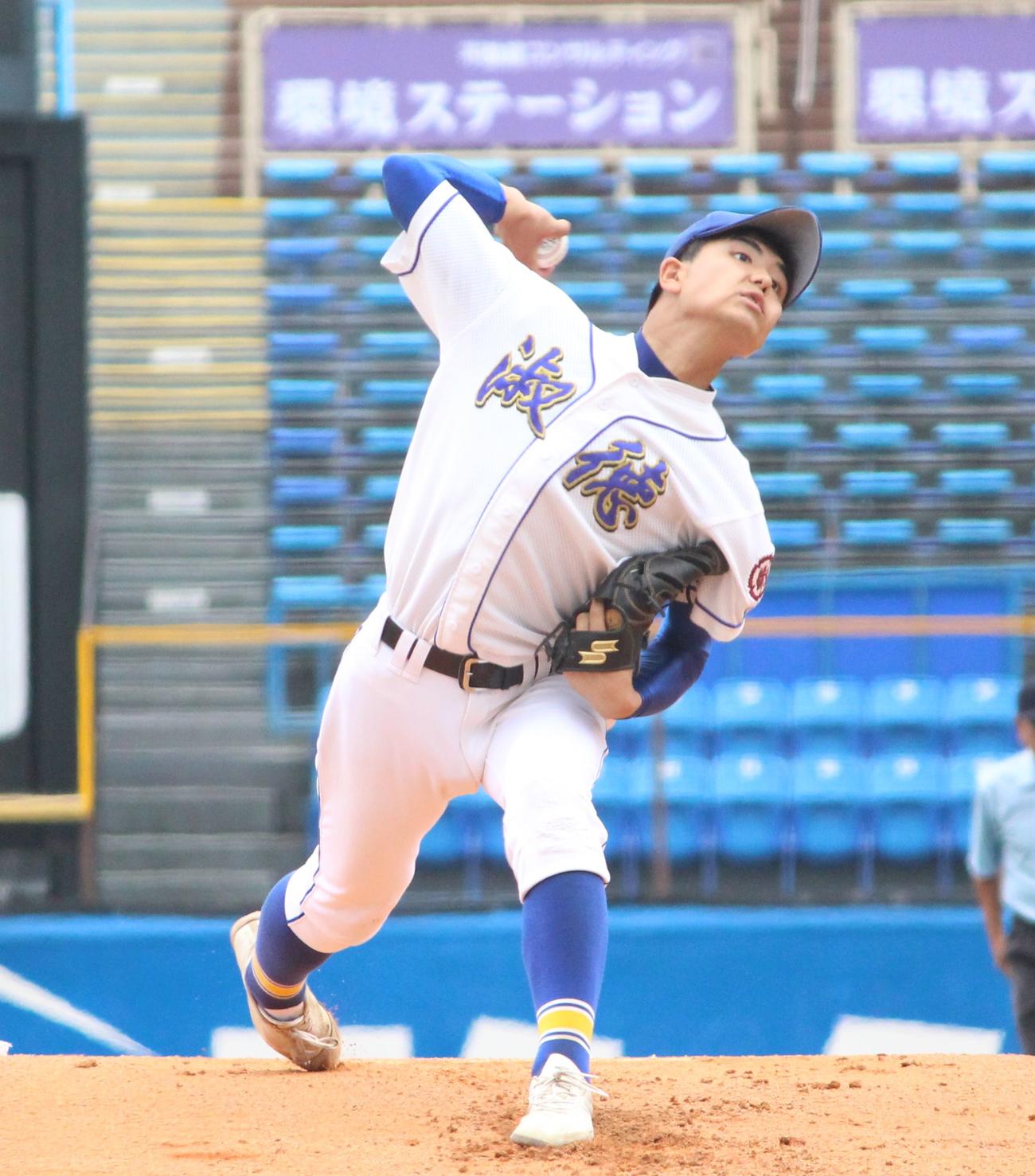 安田学園対淑徳　先発し力投する淑徳・清水（撮影・保坂恭子）