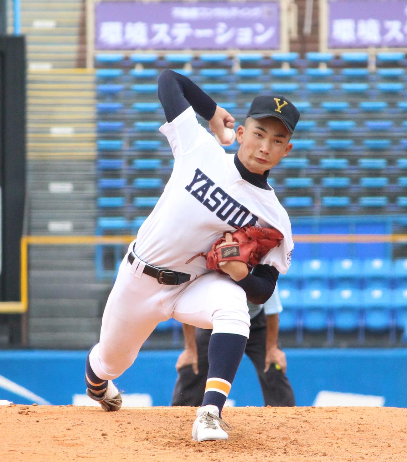 安田学園対淑徳　先発し力投する安田学園・山口（撮影・保坂恭子）