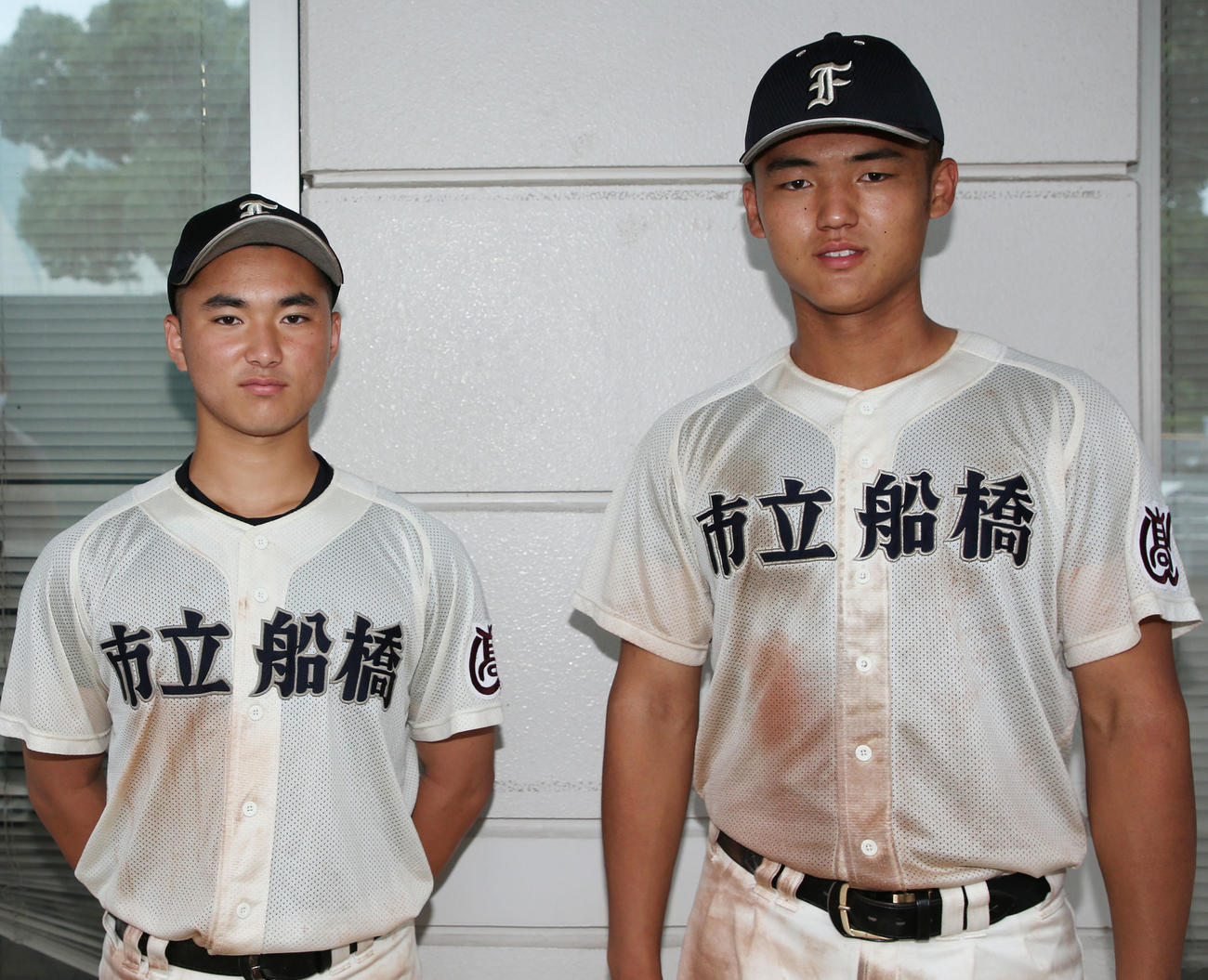 市銚子対市船橋　5回コールド勝ちに貢献した市船橋・谷藤（左）と片野（撮影・宮地輝）