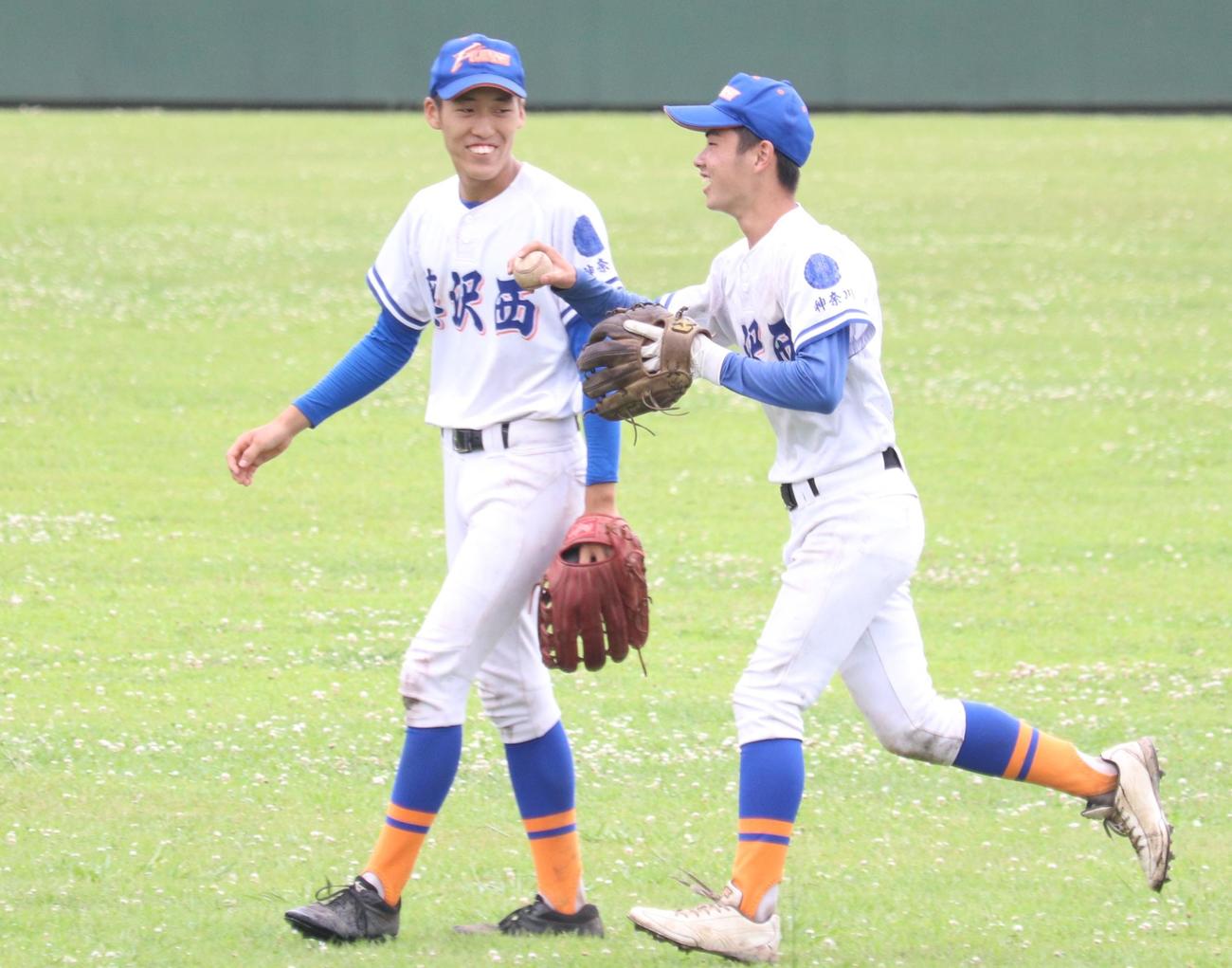 藤沢西対小田原　1番右翼手として先発出場した藤沢西・山口（撮影・阿部泰斉）