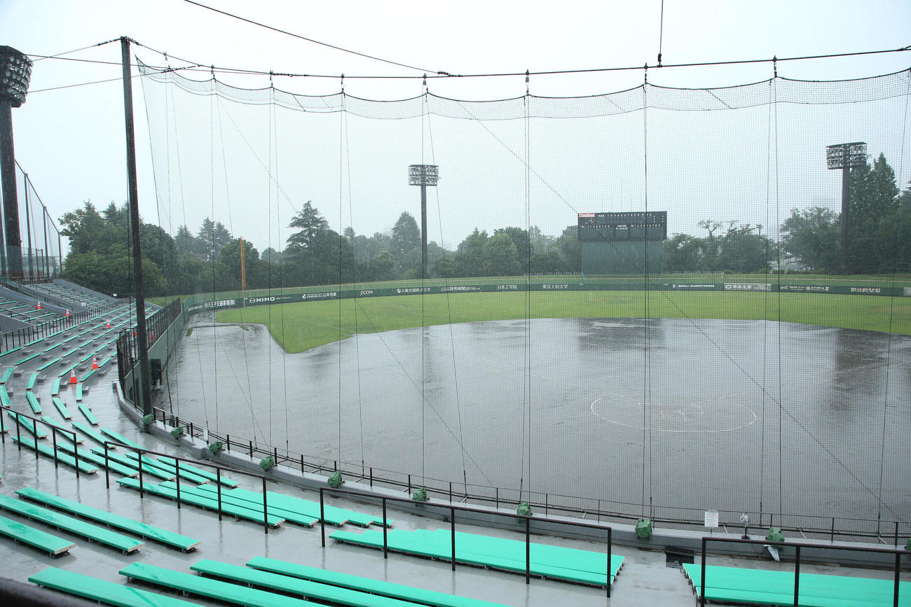 雨により試合が中止となったスリーボンドスタジアム（撮影・宮地輝）