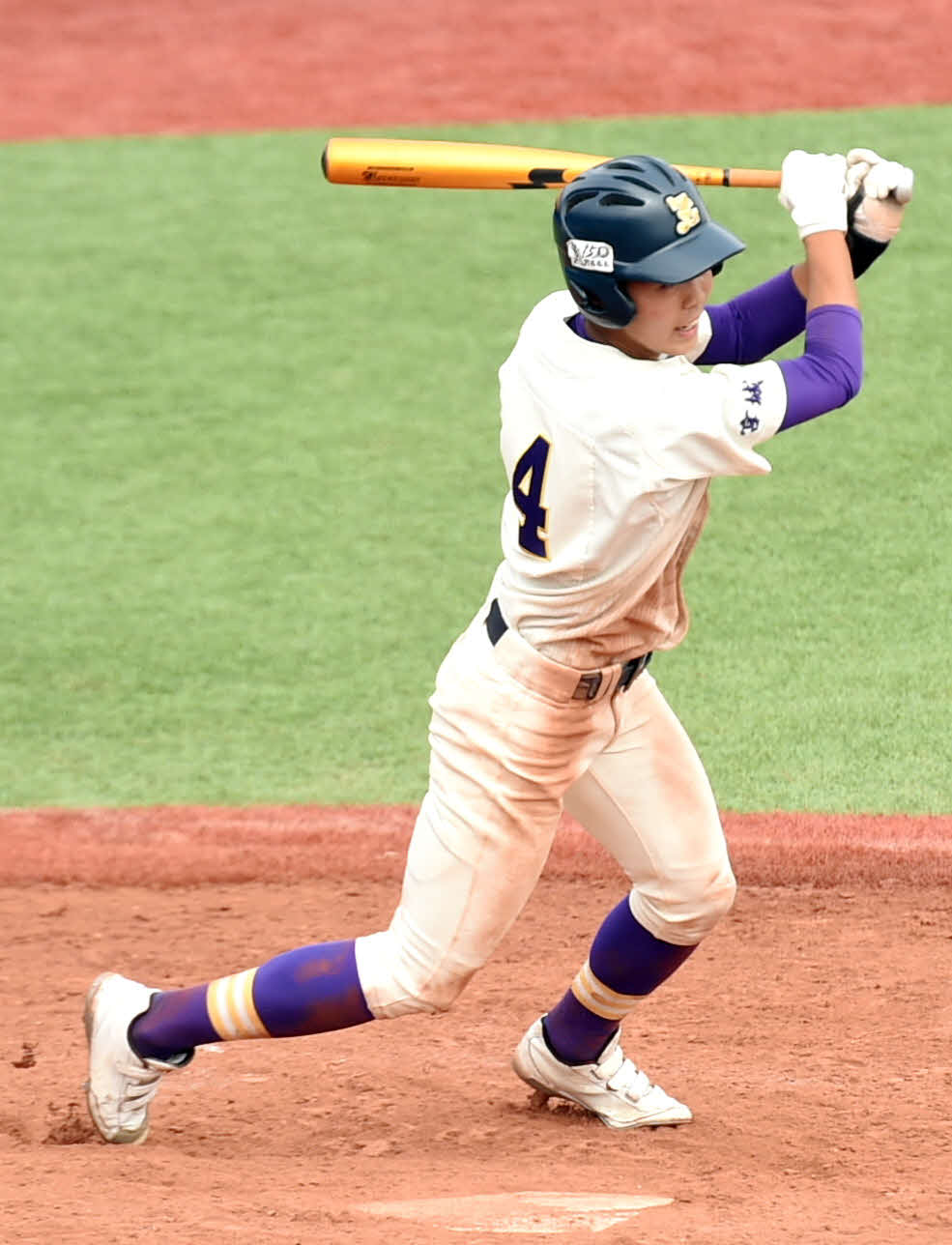 11回、勝ち越しの適時右三塁打を放つ伊藤