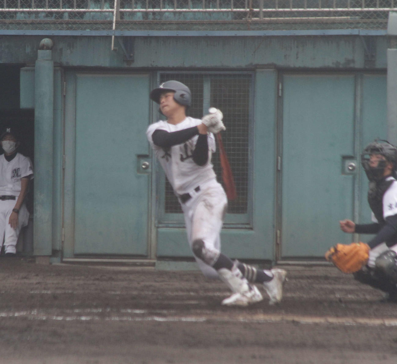 プロ注目の東山・橋本翔太投手は5回、左翼線二塁打を放った