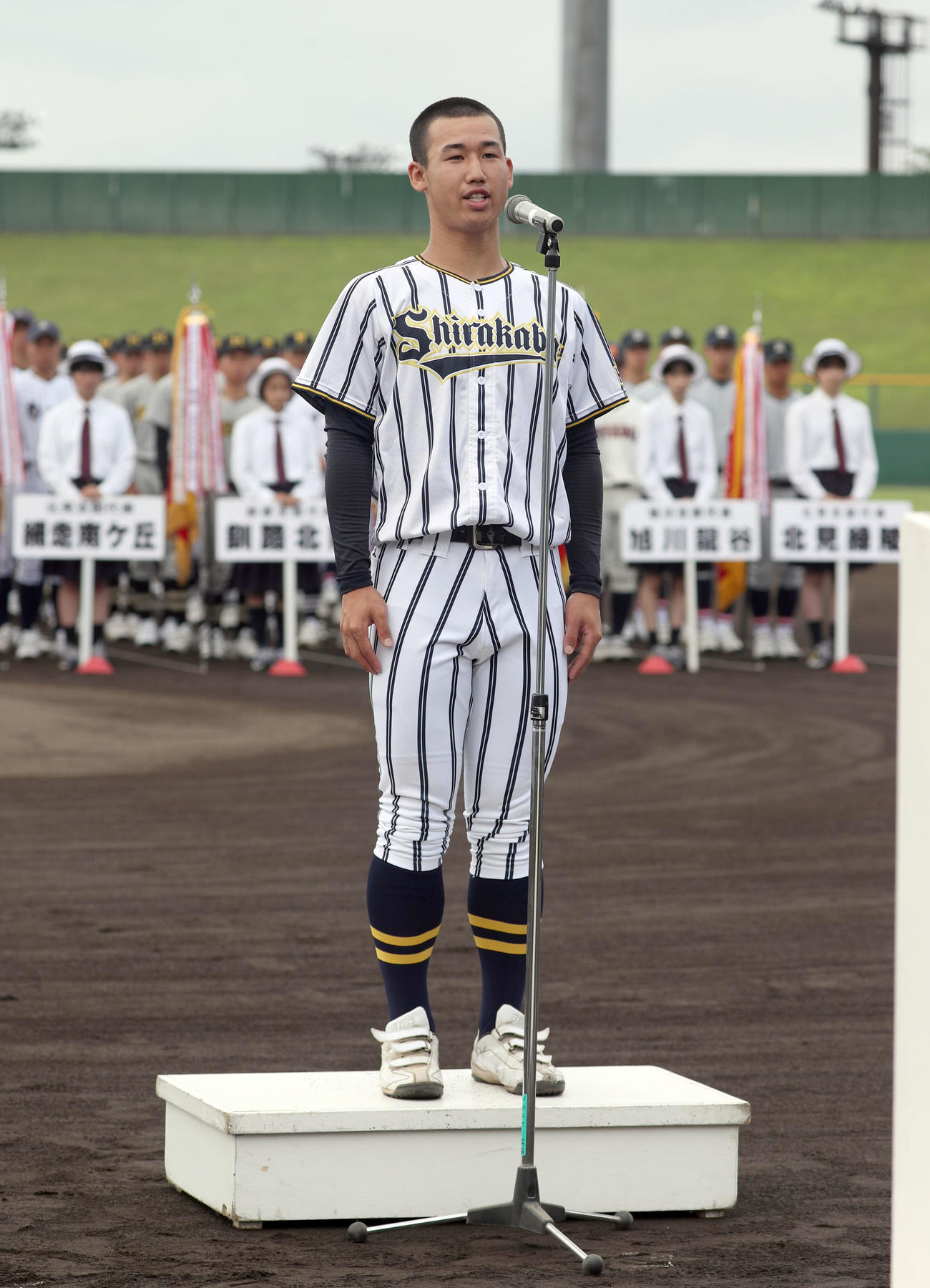 選手宣誓を務める白樺学園の田中主将（撮影・佐藤翔太）