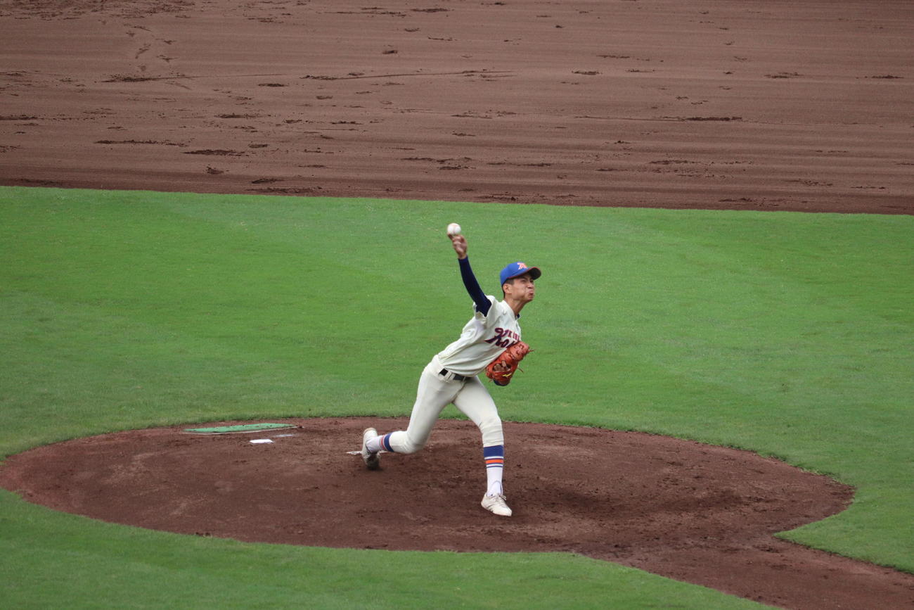 神戸国際大付対西脇　先発登板した神戸国際大付・中村和史投手（撮影・竹本穂乃加）