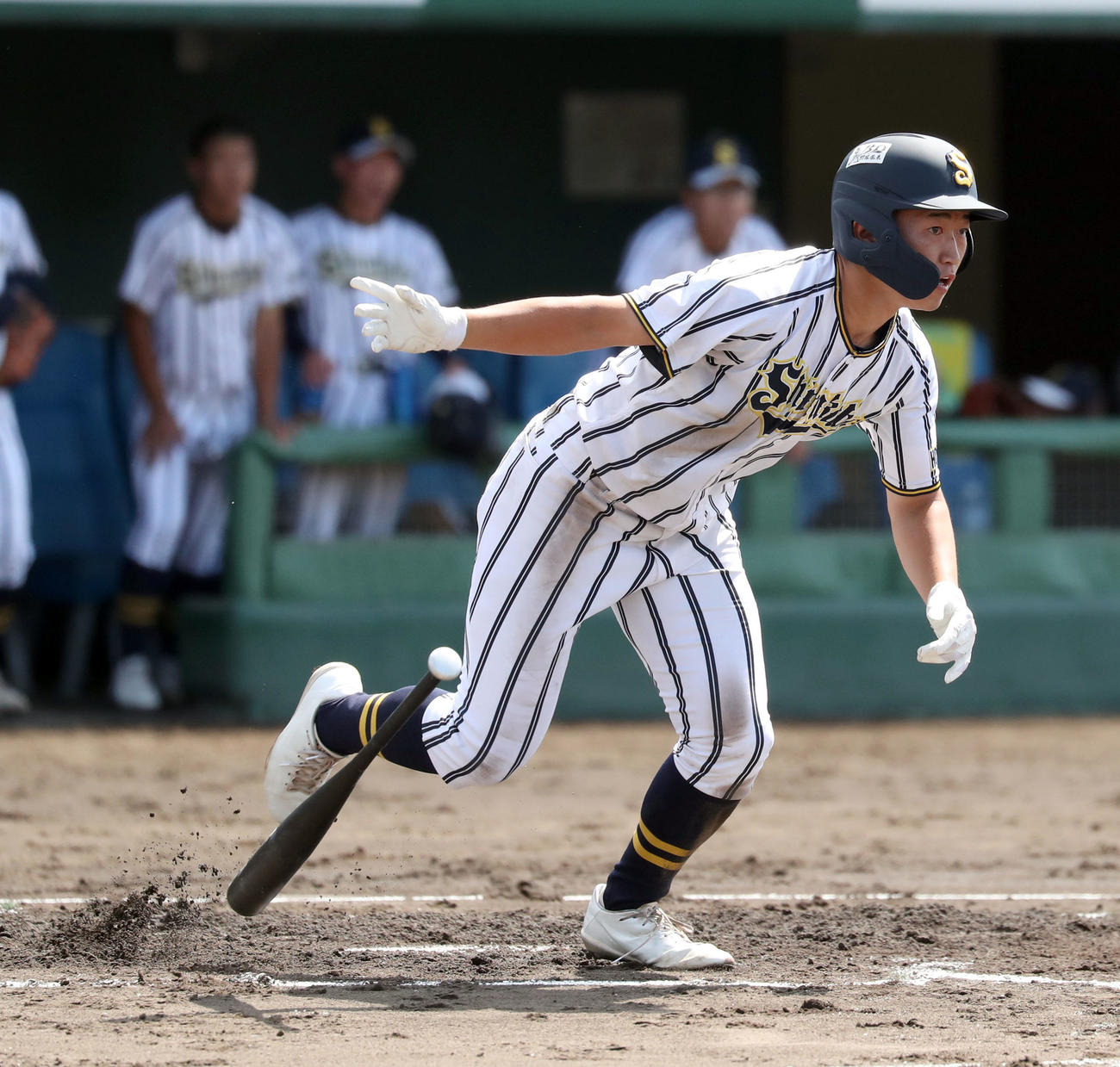 白樺学園対旭川龍谷　3回表白樺学園2死一、二塁、村井は先制となる適時三塁打を放つ（撮影・佐藤翔太）