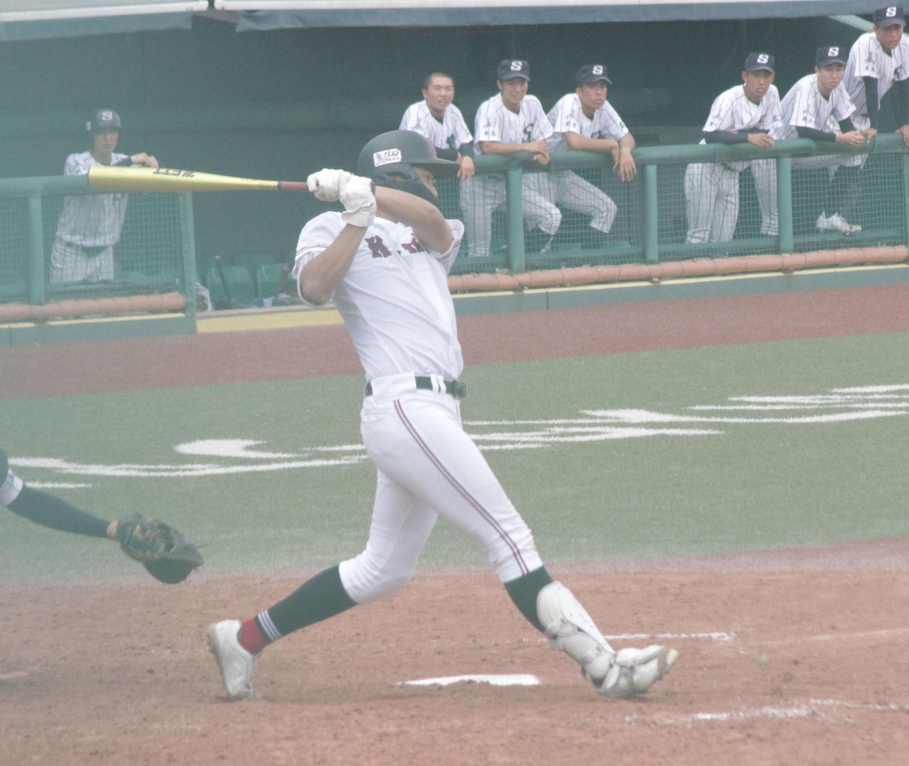 広陵の真鍋慧内野手は5回1死一塁で右前打を放った