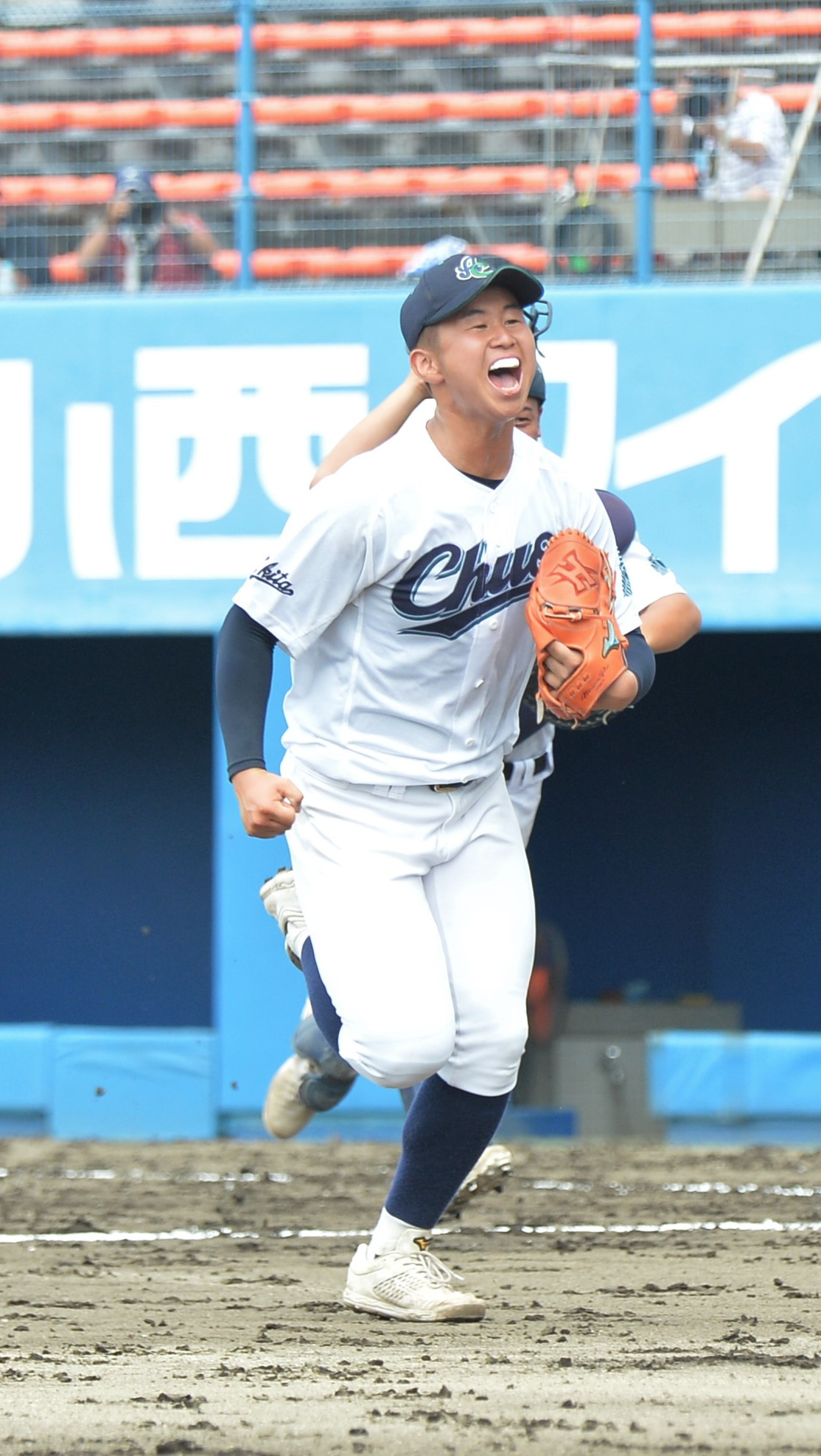 秋田中央対湯沢翔北　初回1死満塁のピンチを切り抜け、雄たけびを上げる秋田中央・土田（撮影・佐藤究）