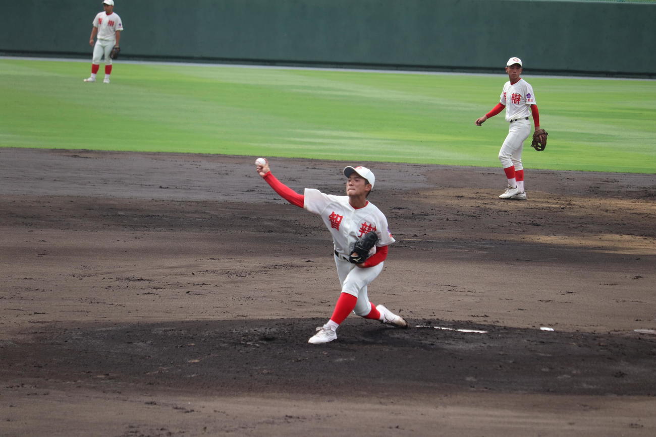 智弁和歌山対田辺　先発登板した塩路柊季投手（撮影・竹本穂乃加）