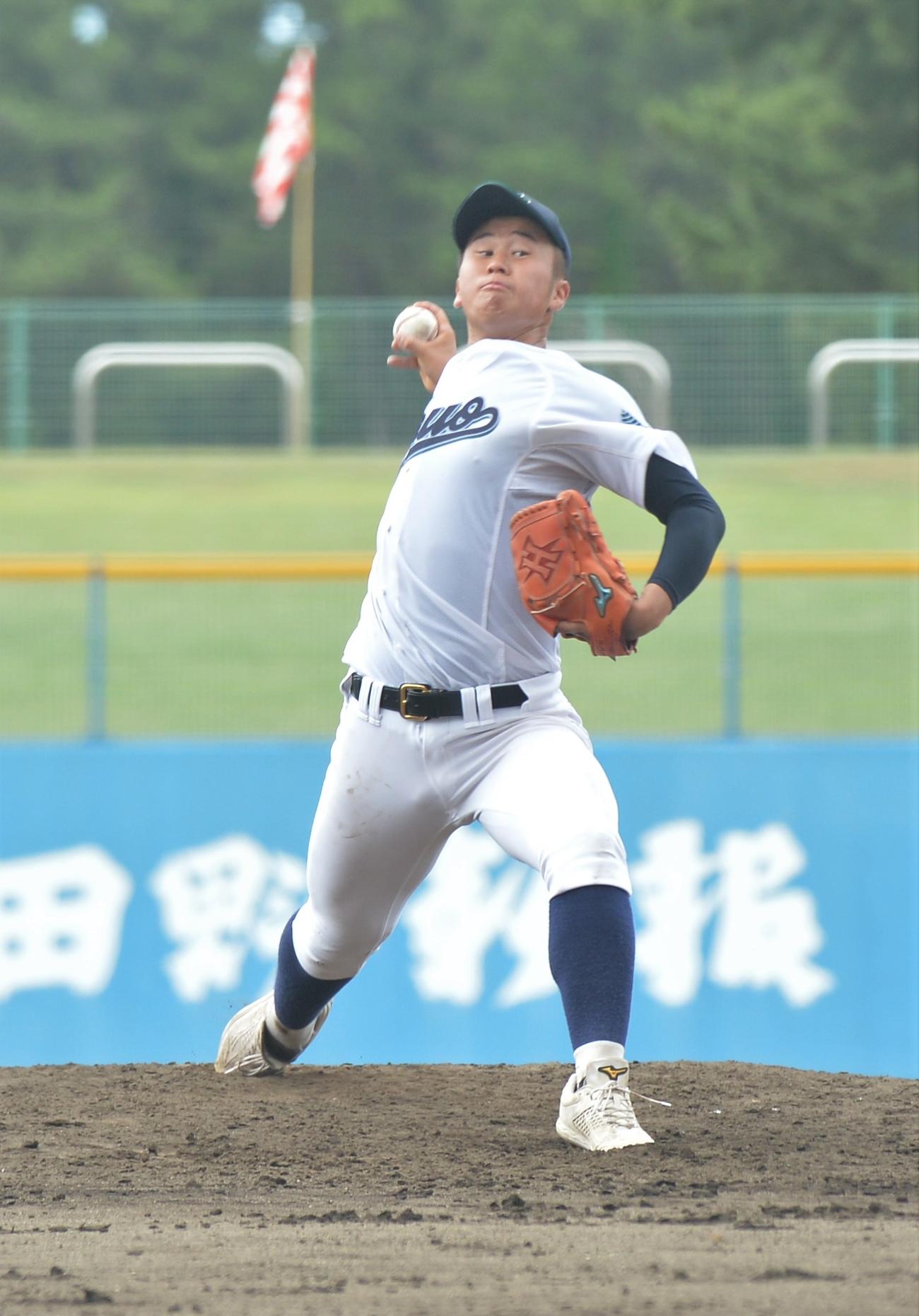 要所を締め9回を1失点。チームを4強に導いた秋田中央・土田（撮影・佐藤究）