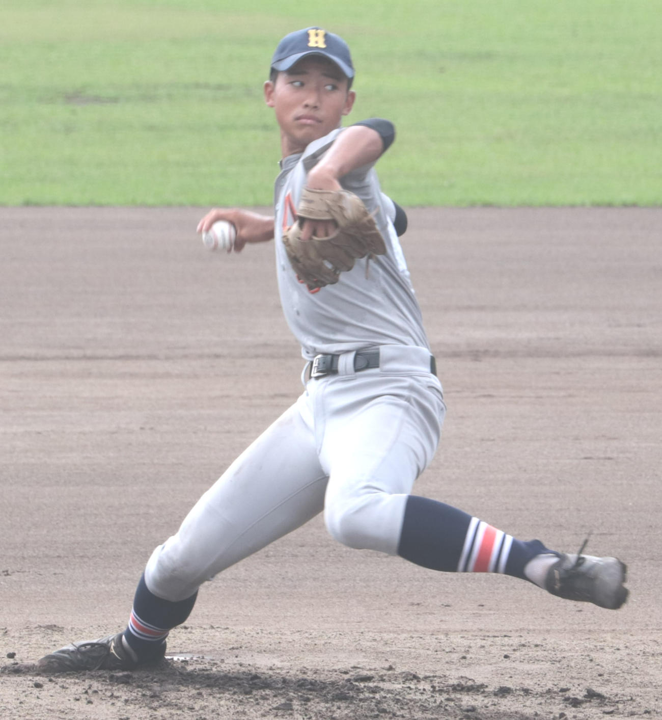 明学東村山対八王子学園八王子　力投する八王子学園八王子先発の星野翔太（撮影・藤塚大輔）