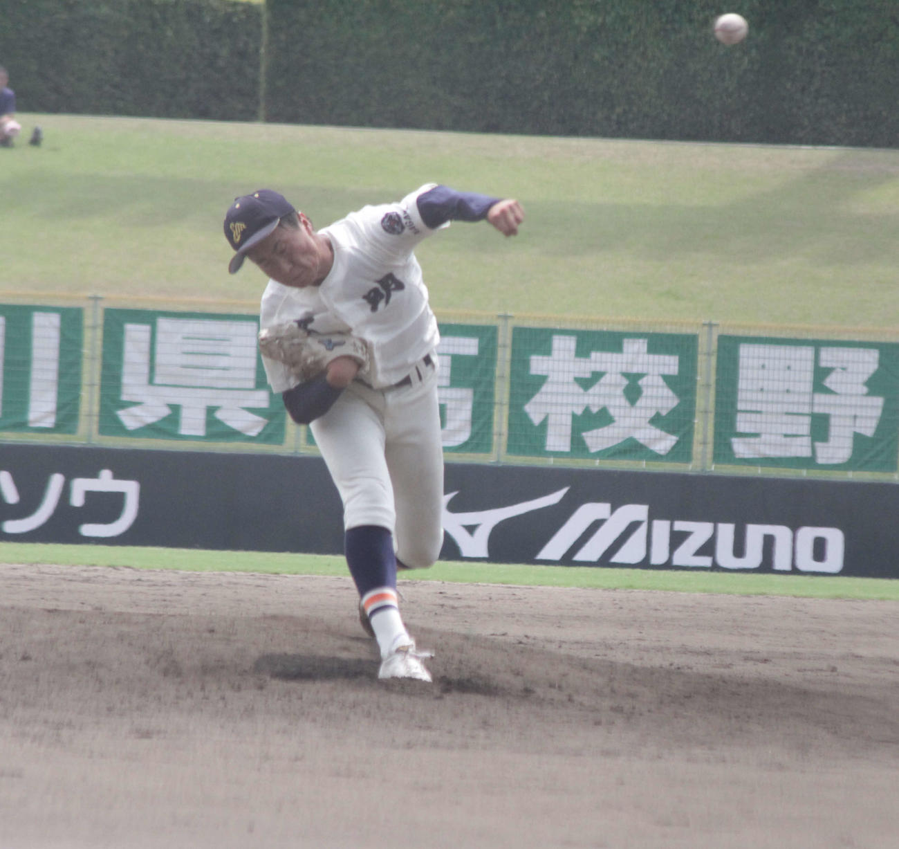 7回に救援登板し、無失点に押さえた英明・寒川航希