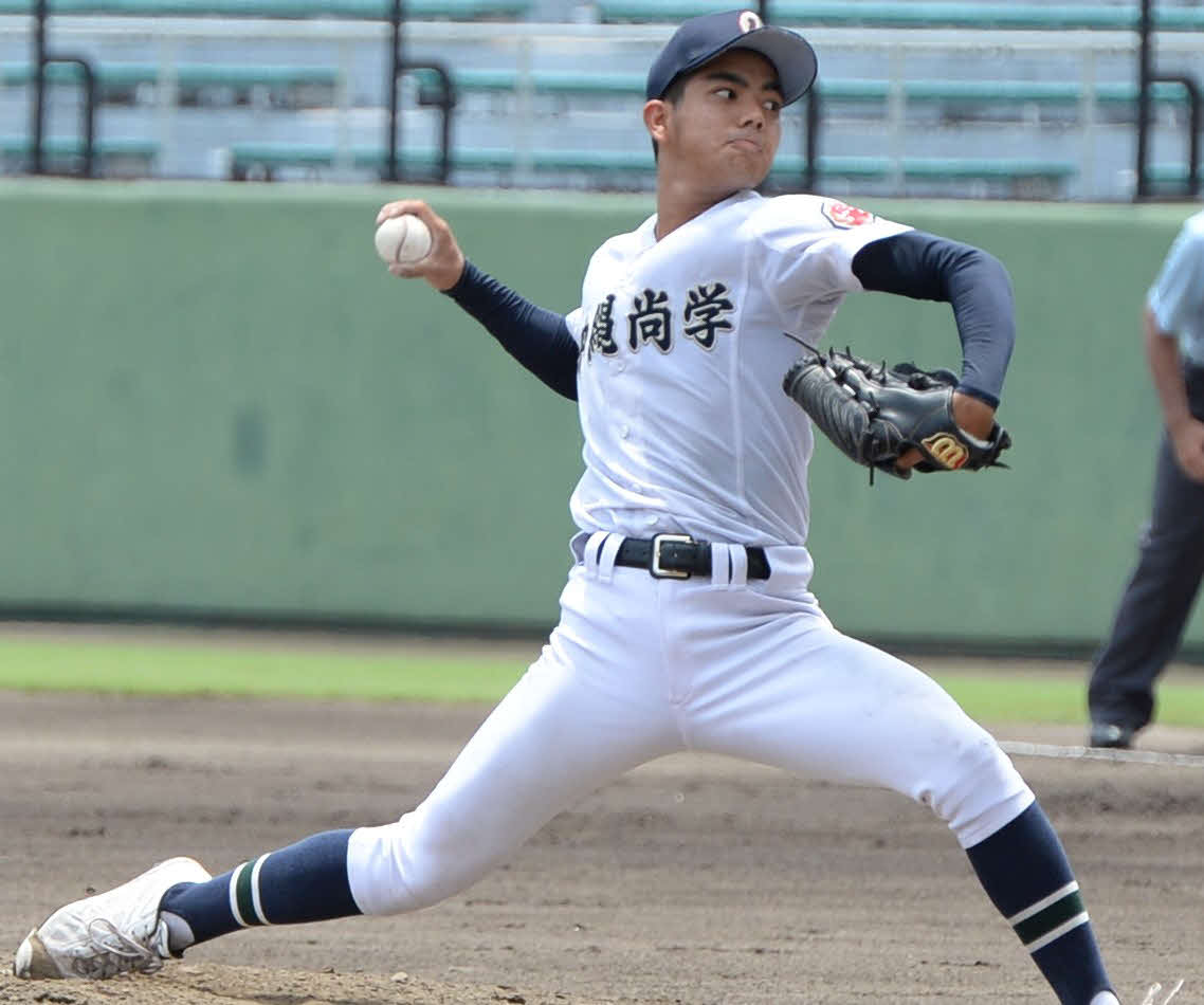 興南戦に先発する沖縄尚学・吉山（撮影・只松憲）