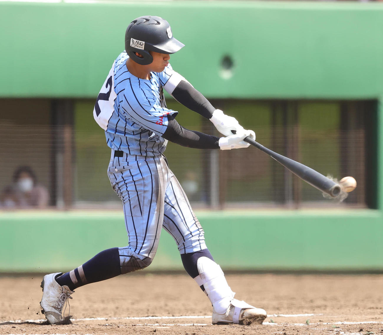 7回裏東海大相模1死満塁、左2点適時二塁打を放ちコールド勝ちを決める谷口（撮影・野上伸悟）