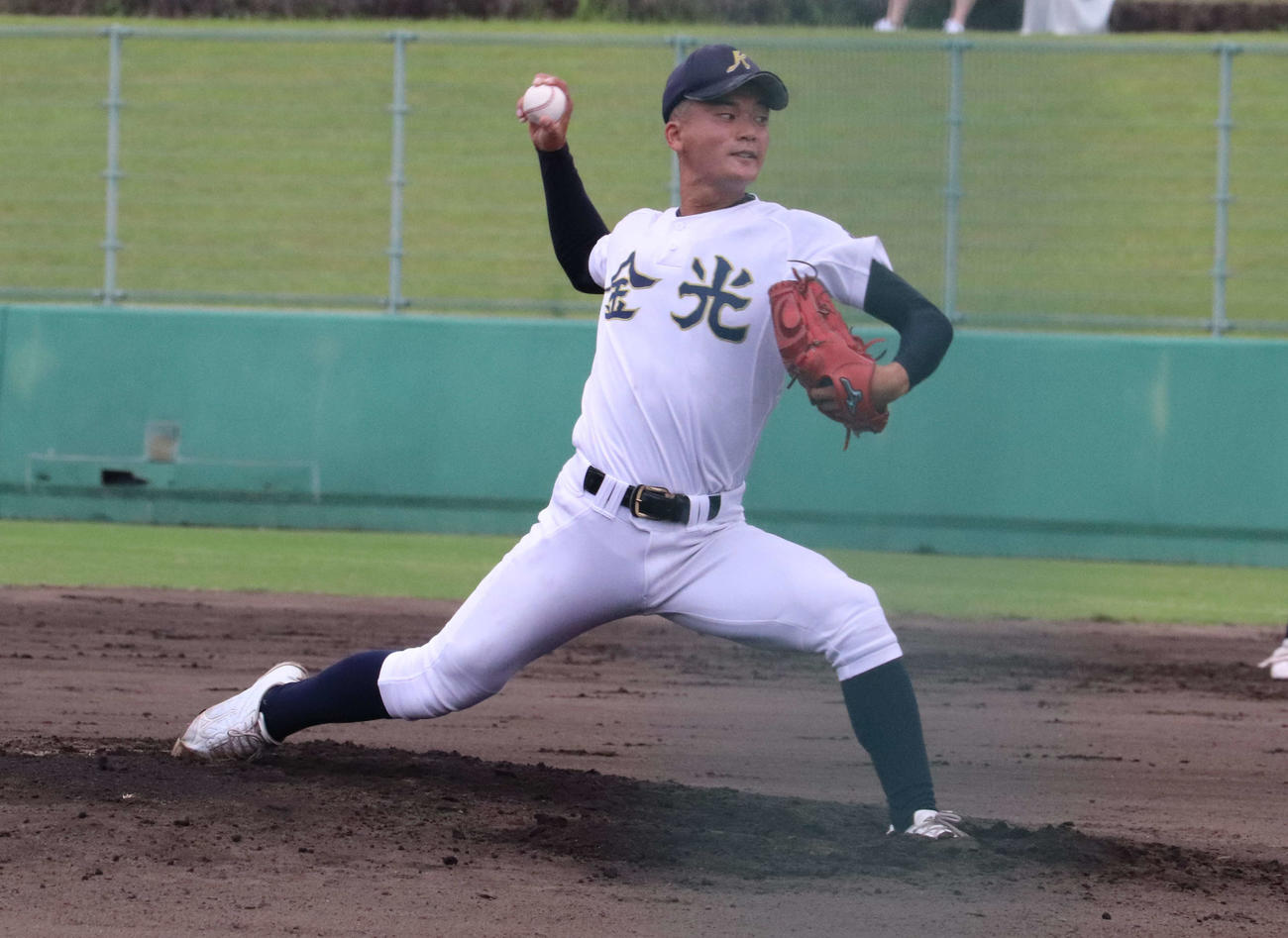 先発した金光大阪の古川温生投手(はるき、3年)（撮影・三宅ひとみ）