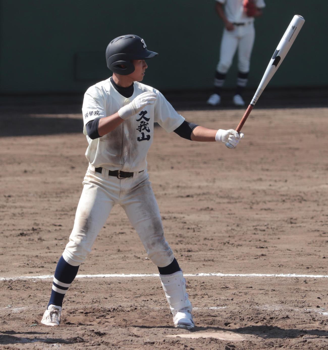 世田谷学園対国学院久我山　7回裏国学院久我山2死一、三塁で打席に立つ上田主将（撮影・藤塚大輔）