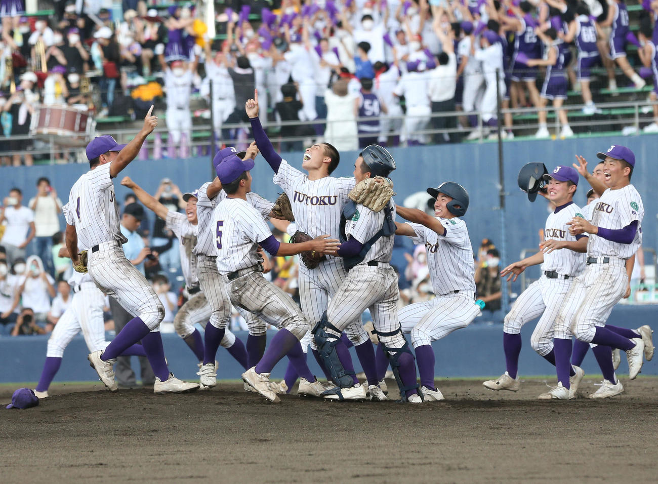 高崎健康福祉大高崎対樹徳　優勝を決め歓喜する樹徳ナイン（撮影・宮地輝）