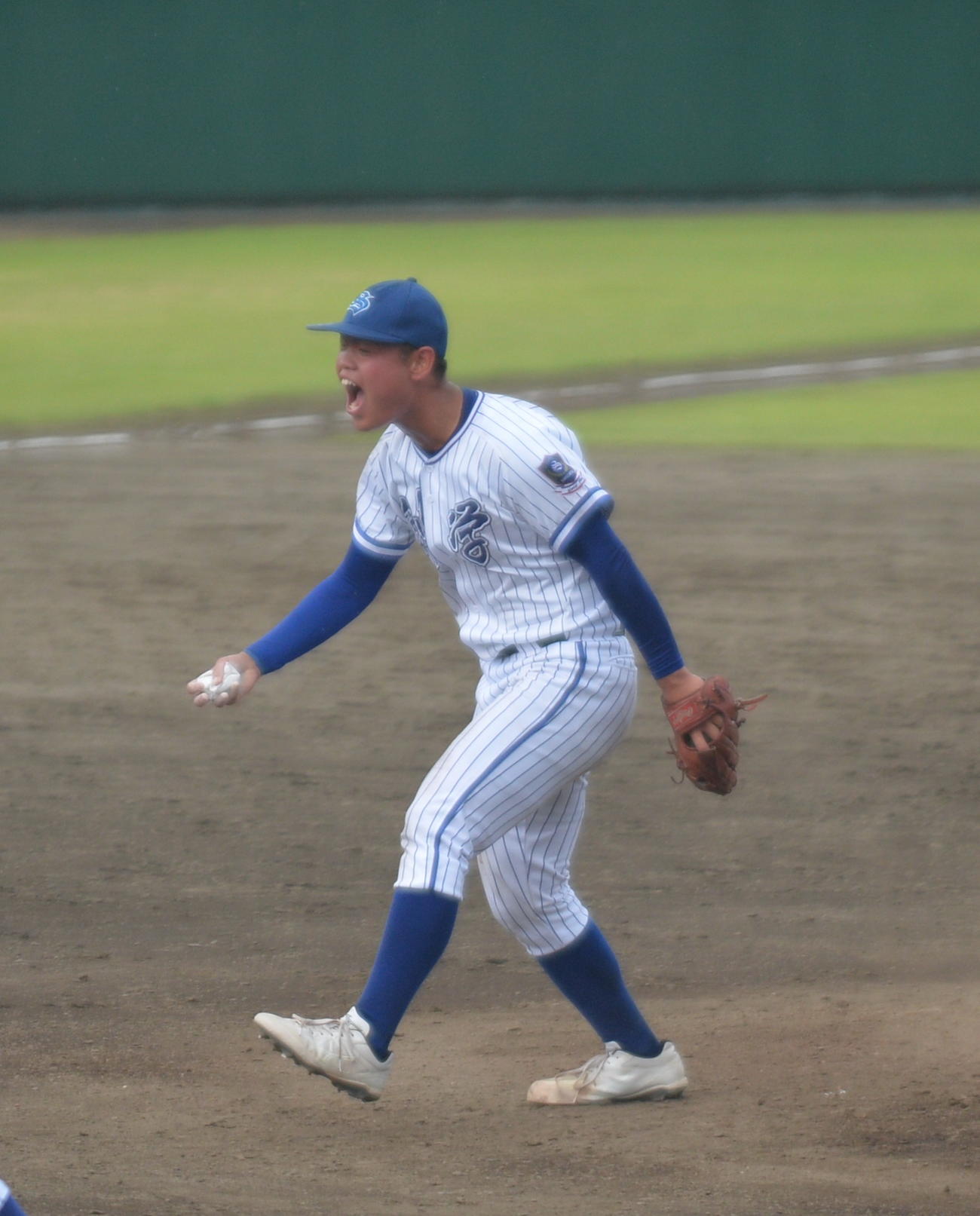 10安打1失点の力投で完投した創学館・山川