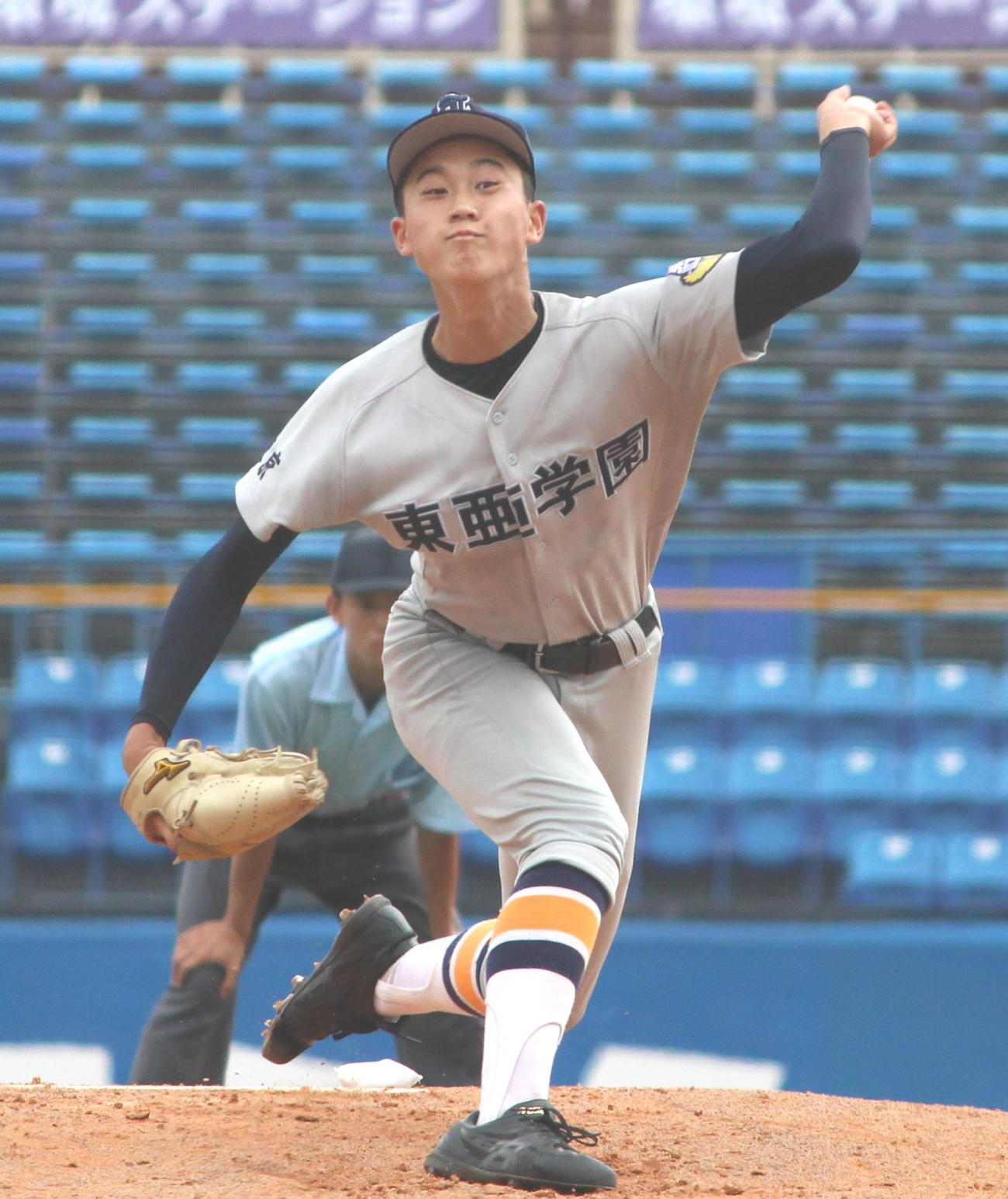 東亜学園対日体大荏原　先発し力投する東亜学園・斎藤楓真（撮影・保坂恭子）