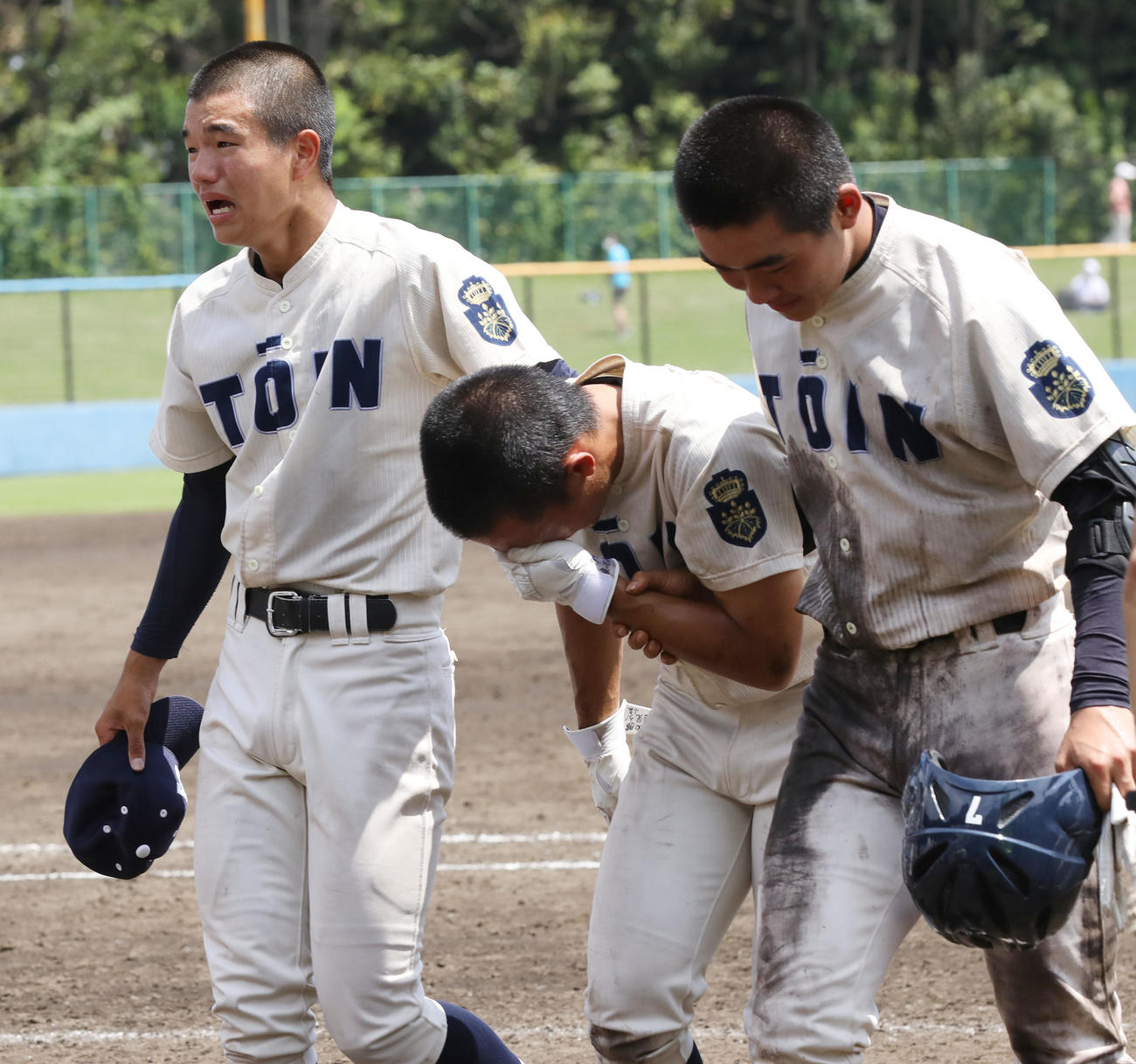 慶応対桐蔭学園　4回戦敗退となり悔しさと涙であふれる桐蔭学園の選手たち（撮影・宮地輝）