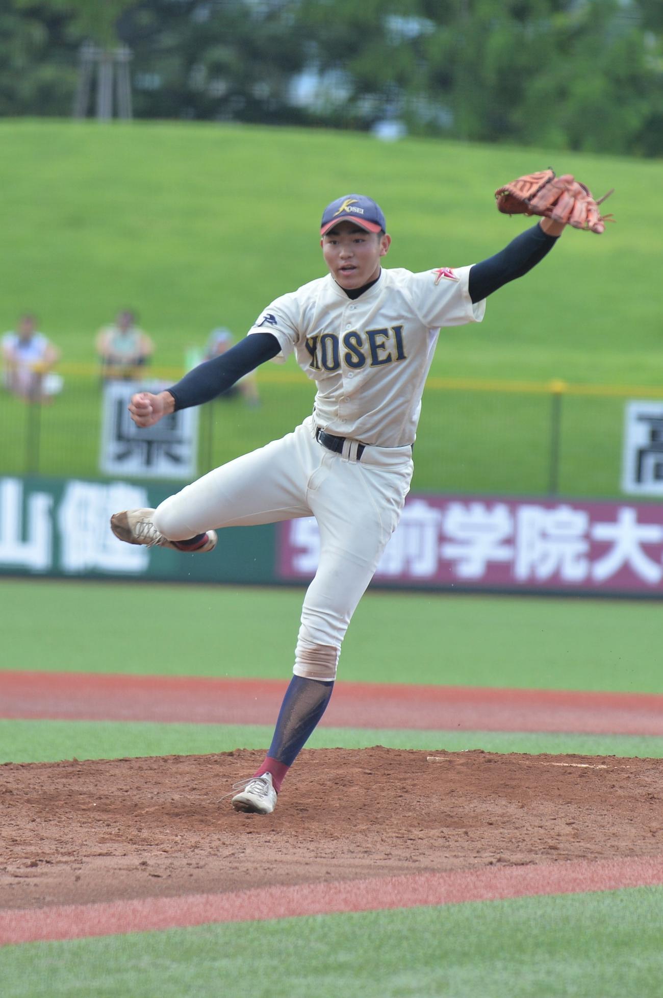 東奥義塾対八戸学院光星　2番手で登板した八戸学院光星・洗平歩（撮影・佐藤究）