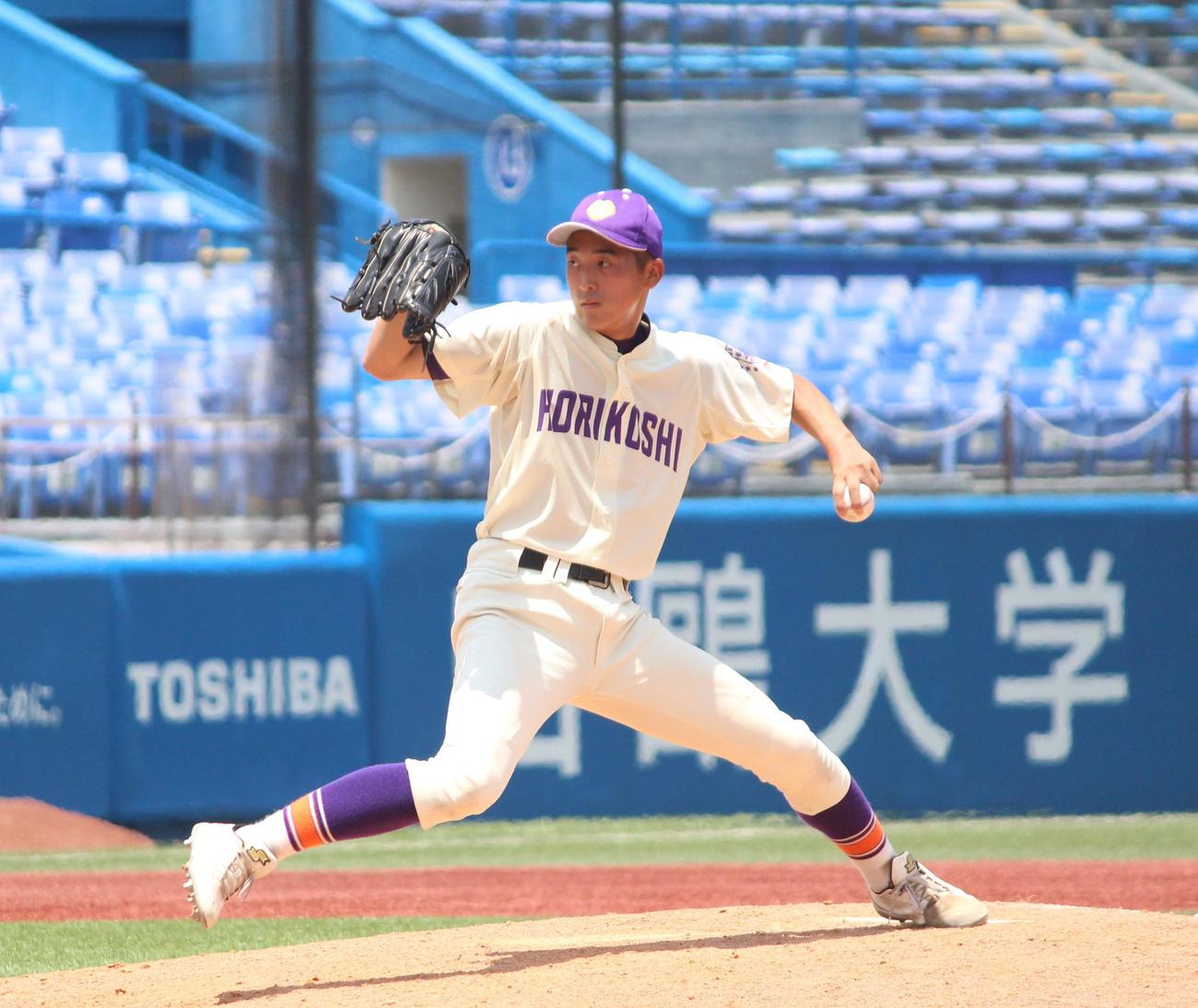 堀越対豊南　先発し7回1失点に抑えた堀越・佐藤虎（撮影・保坂恭子）