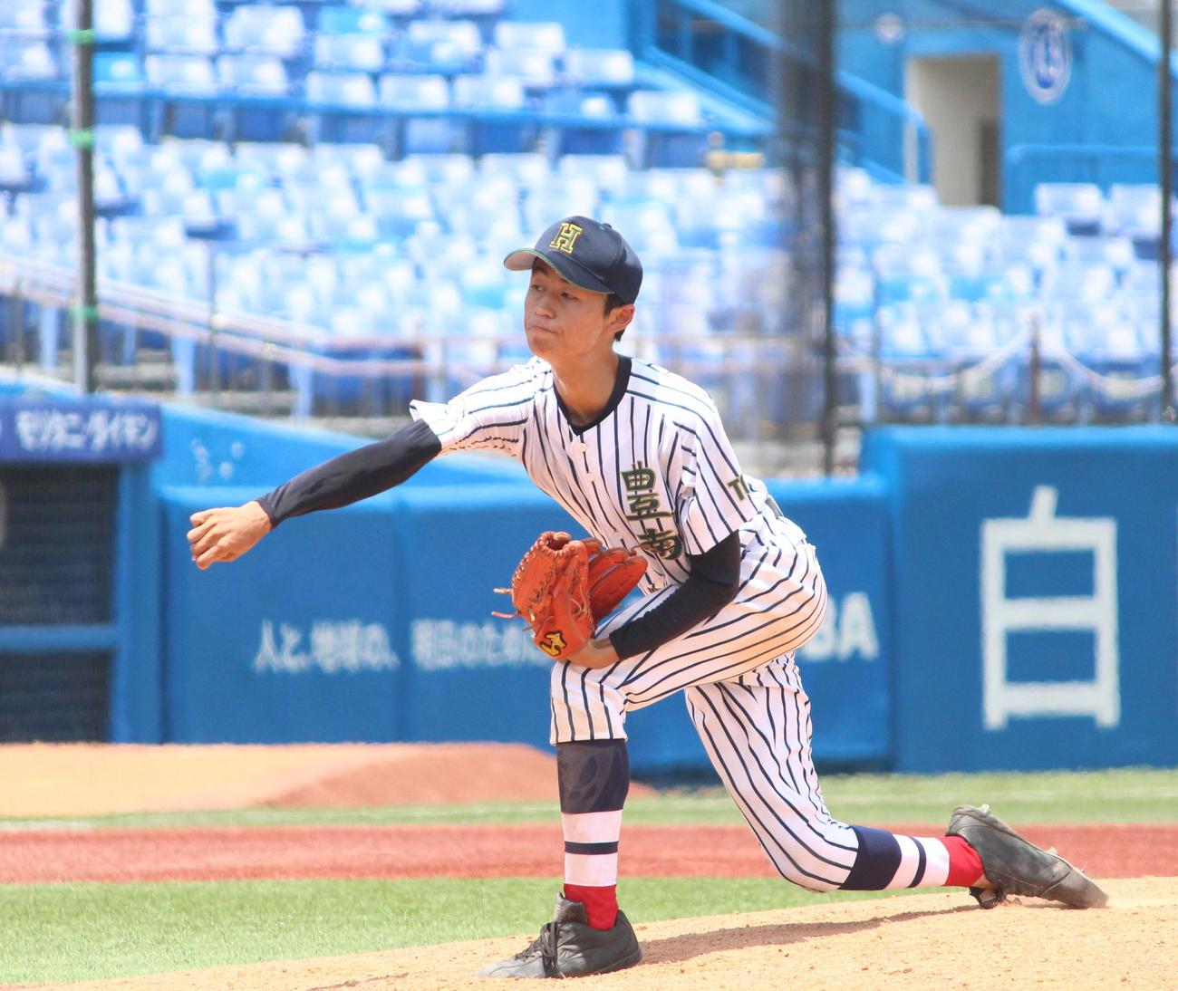 堀越対豊南　先発し力投する豊南・花田（撮影・保坂恭子）