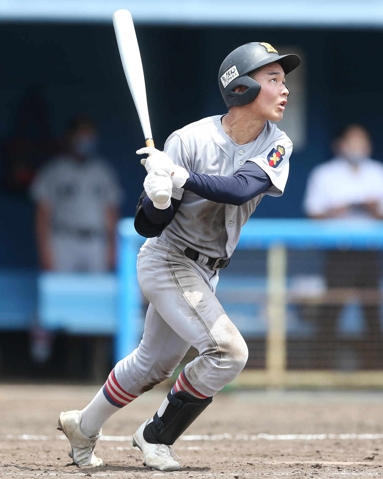 慶応対桐蔭学園　8回表慶応2死、この試合2本目となる本塁打を放つ横地（撮影・宮地輝）