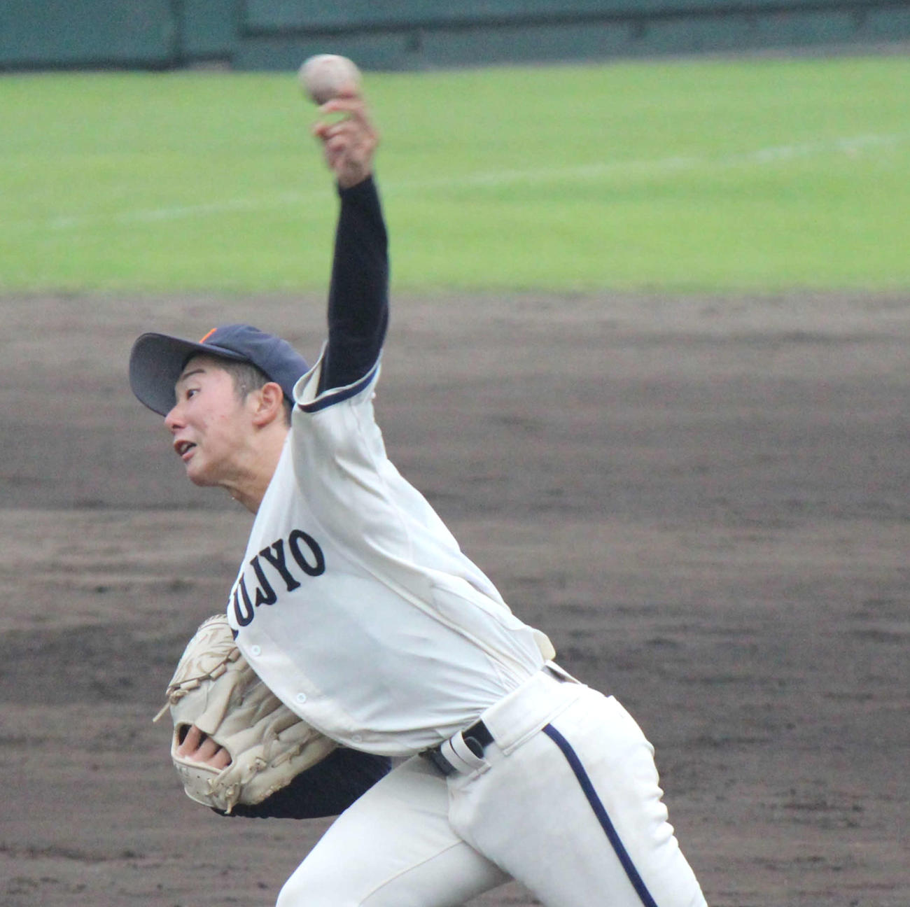 スローカーブを多投して好投した佐伯鶴城・日高（撮影・柏原誠）