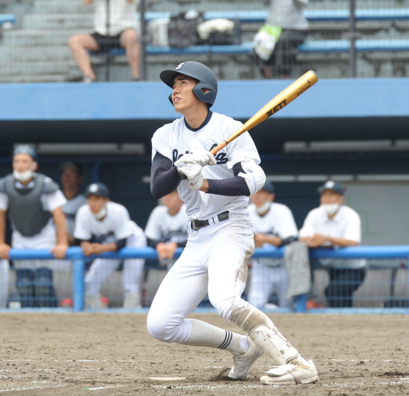 5回に2点本塁打を放つ静岡高の吉田優